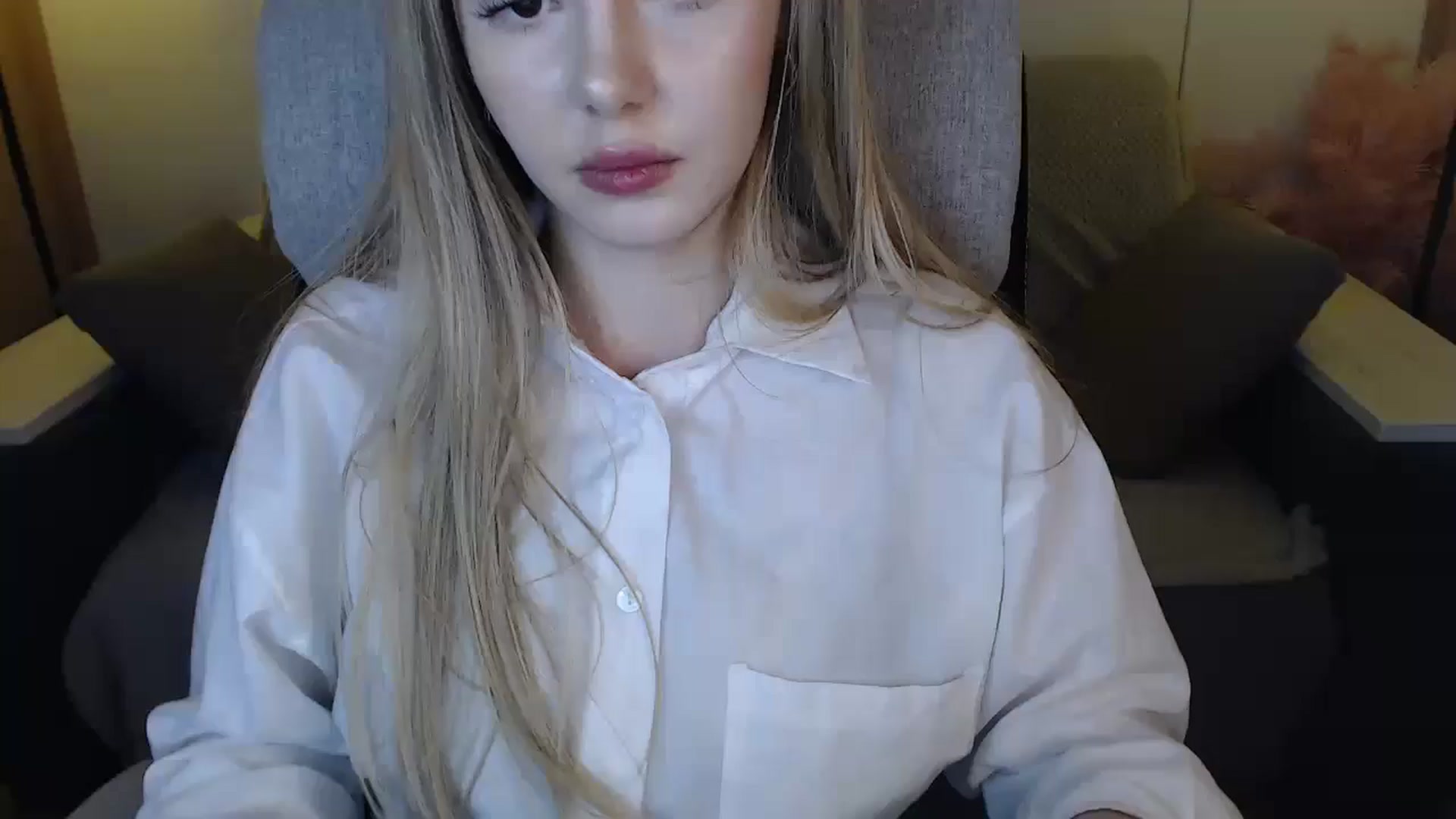 Gallery image thumbnail from SophieKing's myfreecams stream on, 01/05/2025, 13:08 image 13 of 20