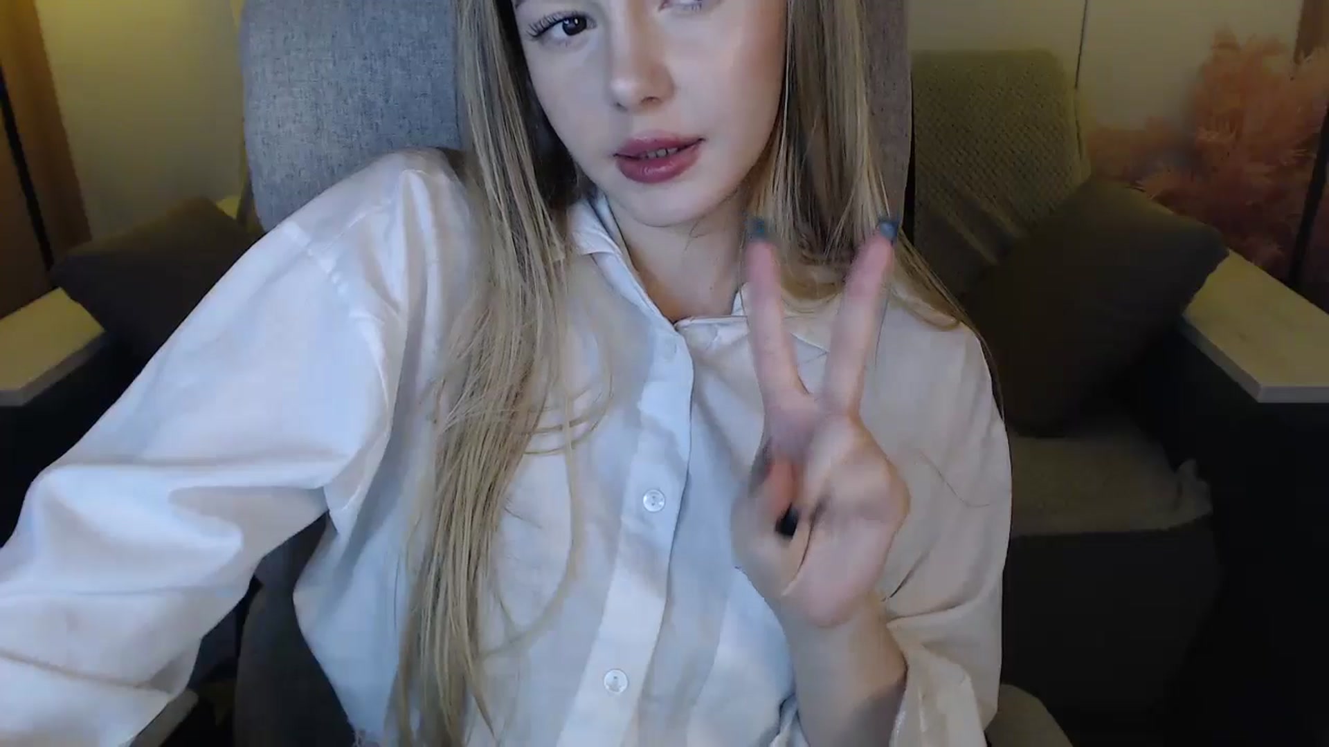 Gallery image thumbnail from SophieKing's myfreecams stream on, 01/05/2025, 13:08 image 16 of 20