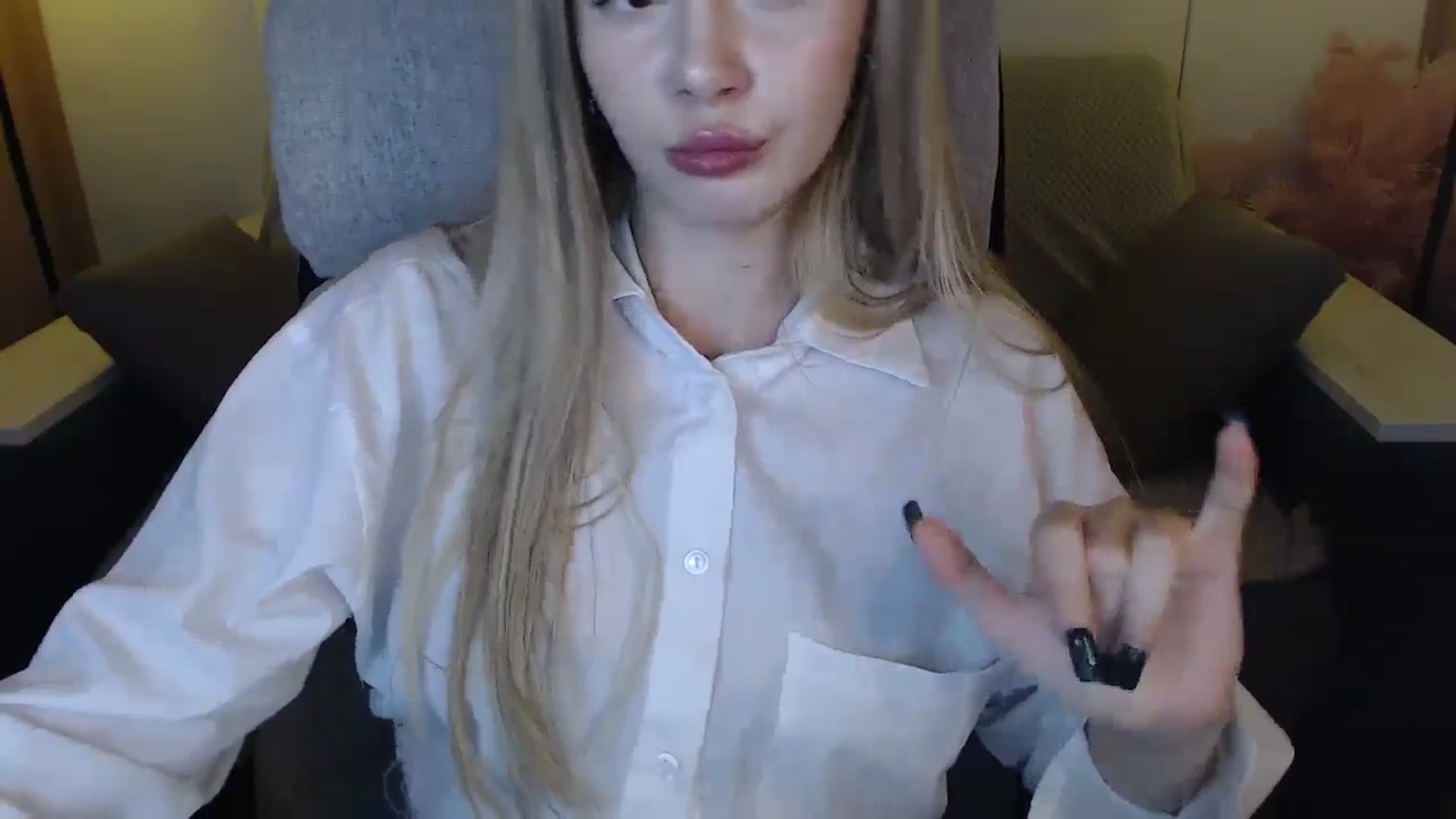 Gallery image thumbnail from SophieKing's myfreecams stream on, 01/05/2025, 13:08 image 18 of 20