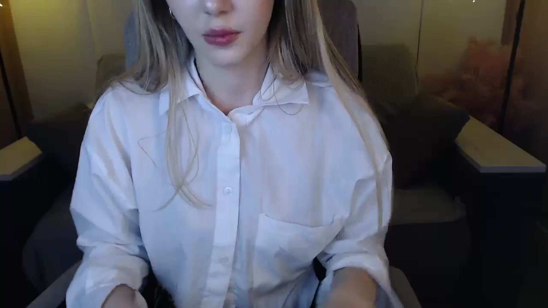 Gallery image thumbnail from SophieKing's myfreecams stream on, 01/05/2025, 13:08 image 4 of 20