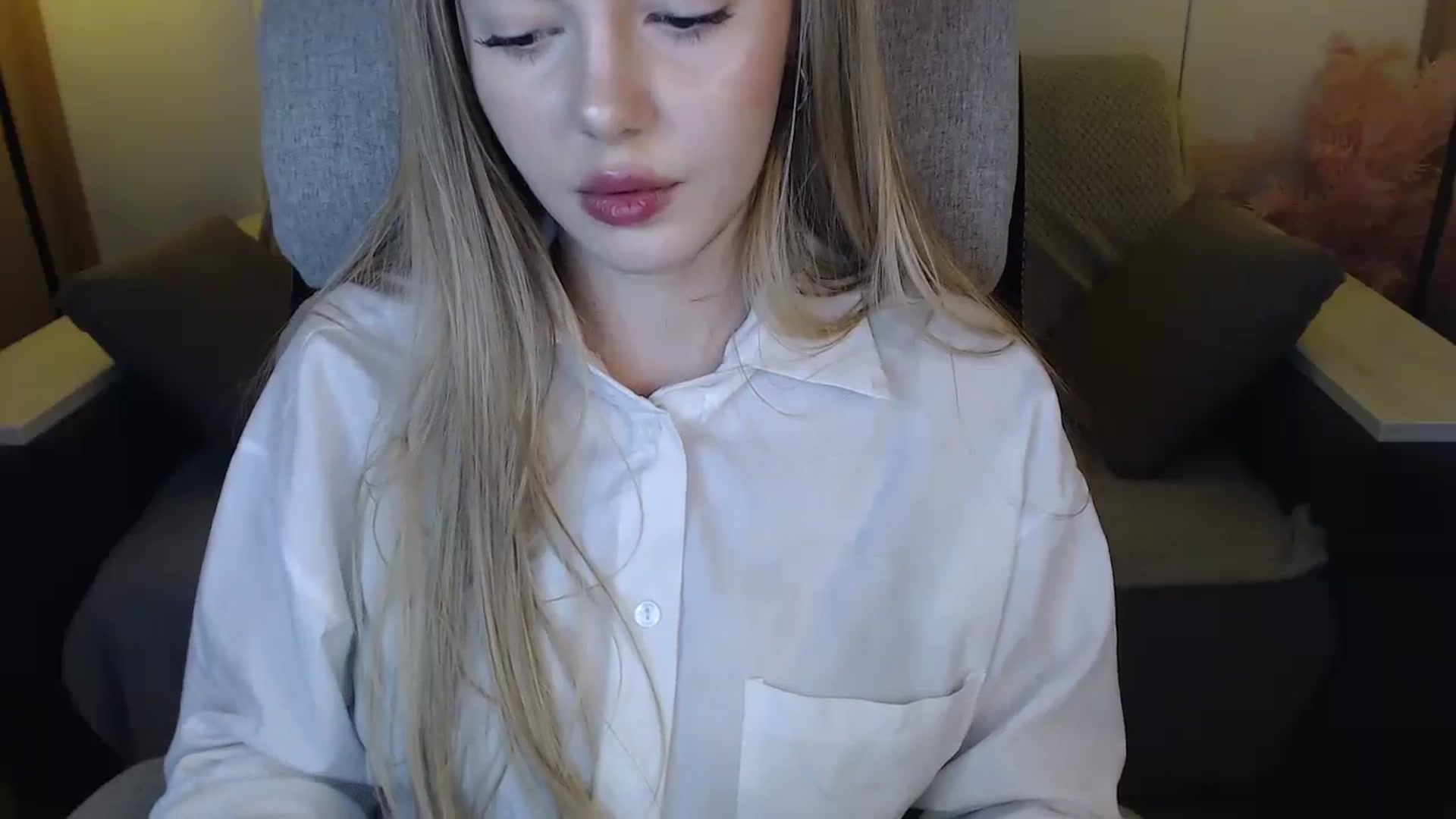 Gallery image thumbnail from SophieKing's myfreecams stream on, 01/05/2025, 13:08 image 14 of 20
