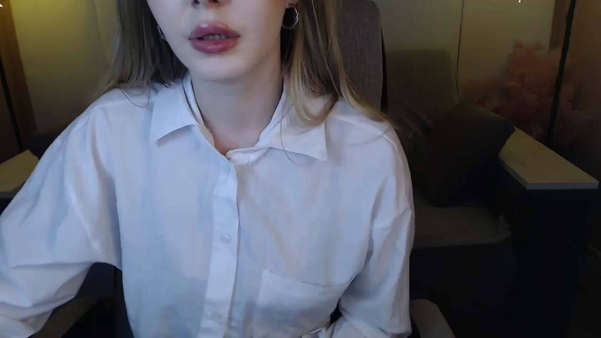 Gallery image thumbnail from SophieKing's myfreecams stream on, 01/05/2025, 13:08 image 8 of 20