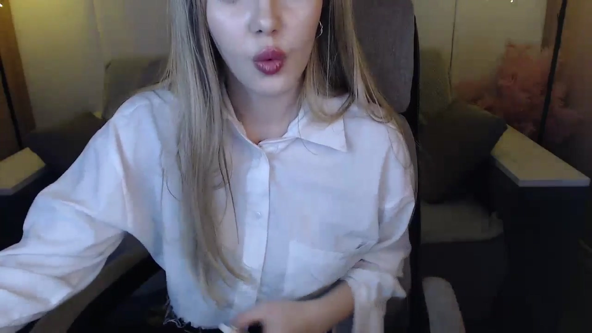 Gallery image thumbnail from SophieKing's myfreecams stream on, 01/05/2025, 13:08 image 11 of 20