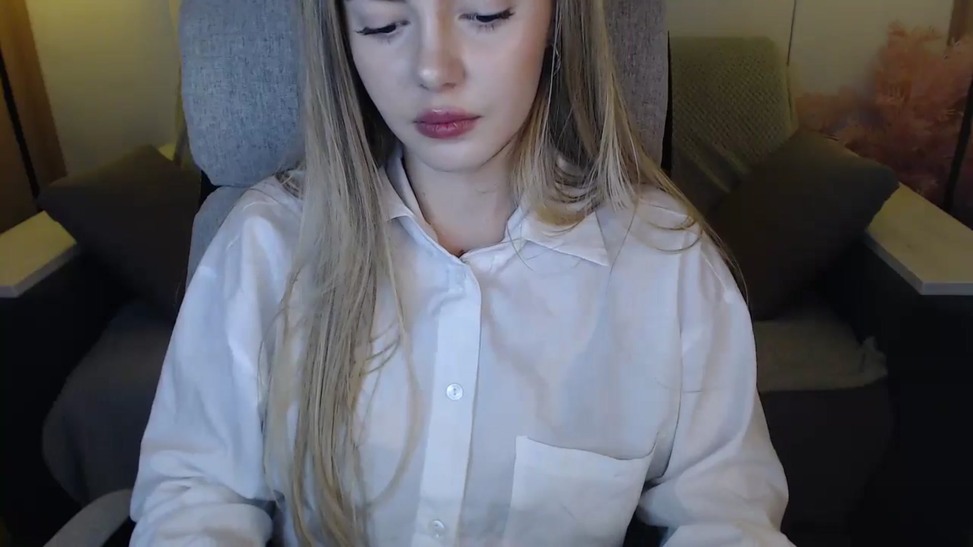 Gallery image thumbnail from SophieKing's myfreecams stream on, 01/05/2025, 13:08 image 17 of 20