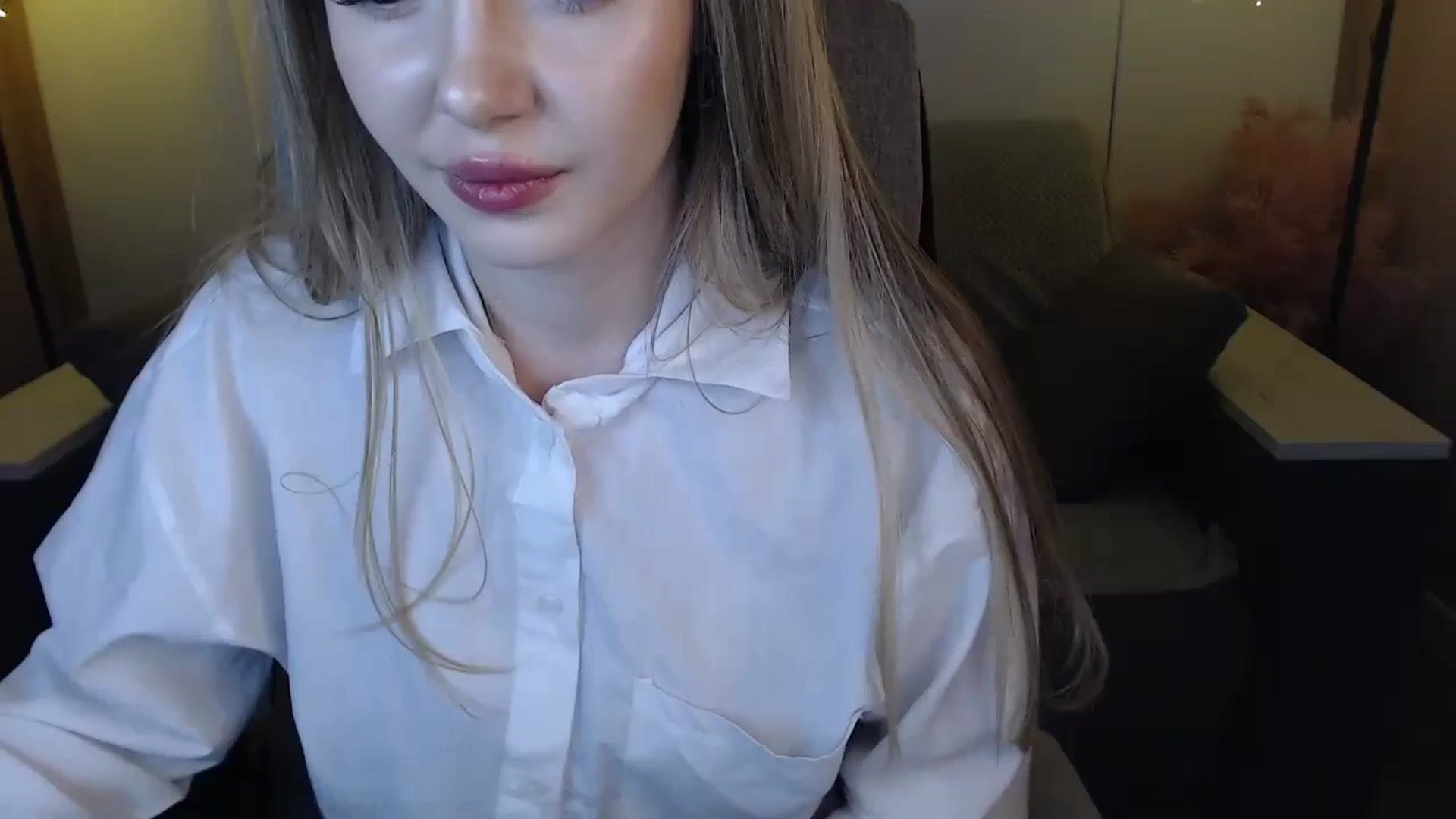 Gallery image thumbnail from SophieKing's myfreecams stream on, 01/05/2025, 13:08 image 5 of 20