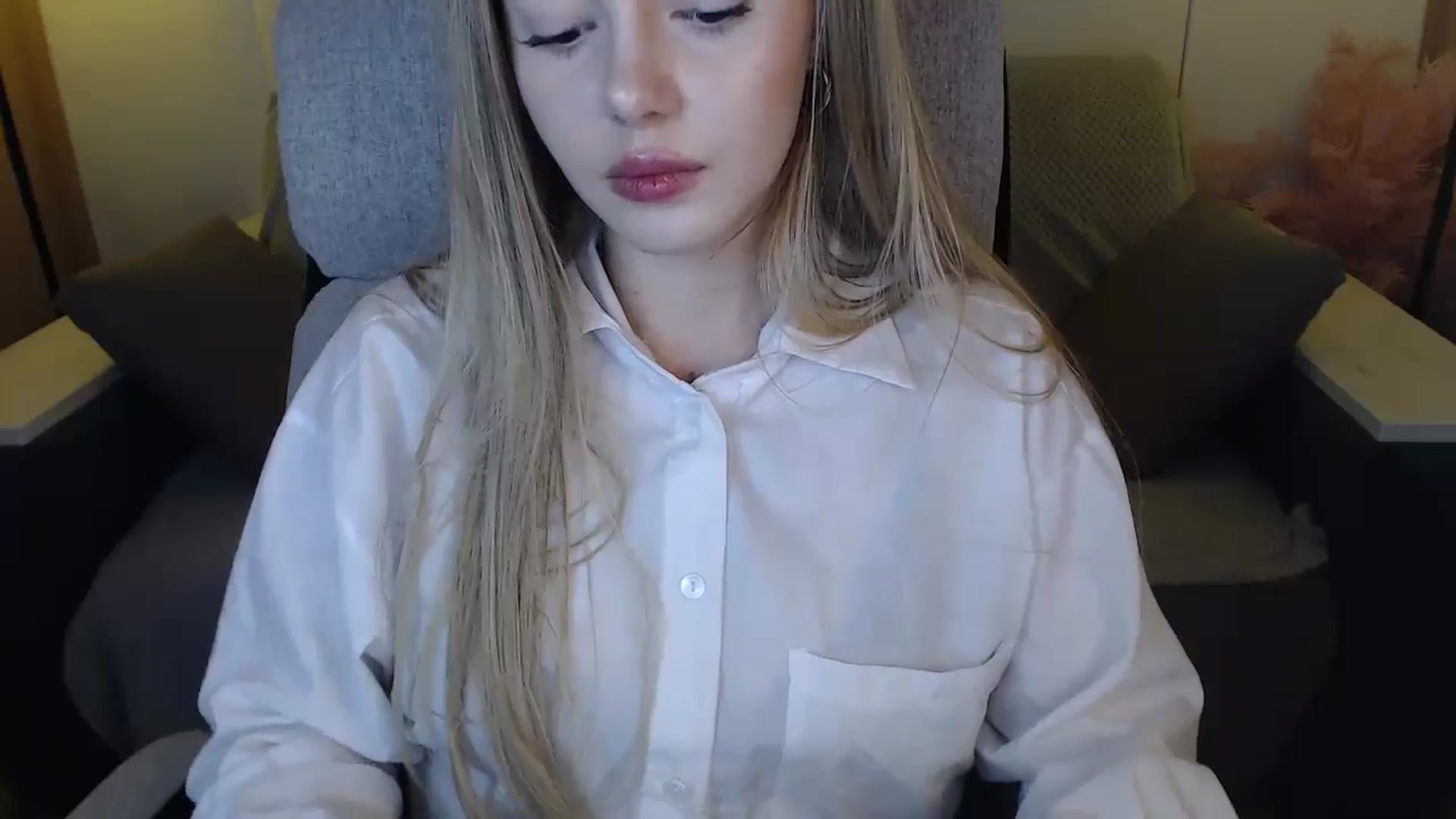 Gallery image thumbnail from SophieKing's myfreecams stream on, 01/05/2025, 13:08 image 19 of 20