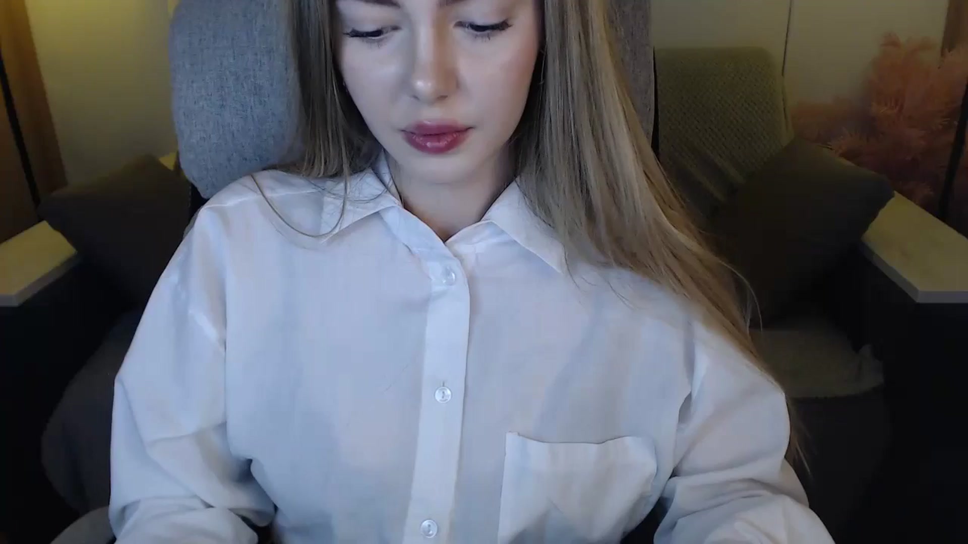 Gallery image thumbnail from SophieKing's myfreecams stream on, 01/05/2025, 14:09 image 11 of 20