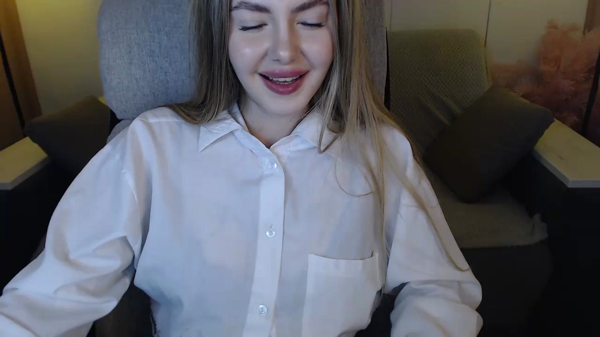 Gallery image thumbnail from SophieKing's myfreecams stream on, 01/05/2025, 14:09 image 8 of 20