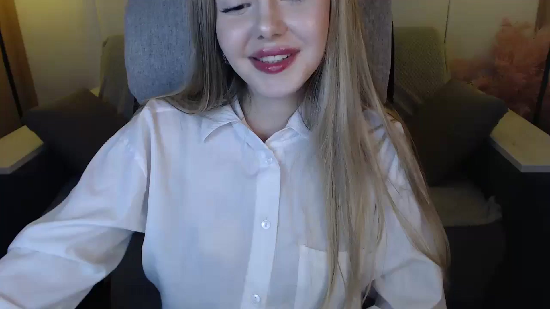 Gallery image thumbnail from SophieKing's myfreecams stream on, 01/05/2025, 14:09 image 16 of 20