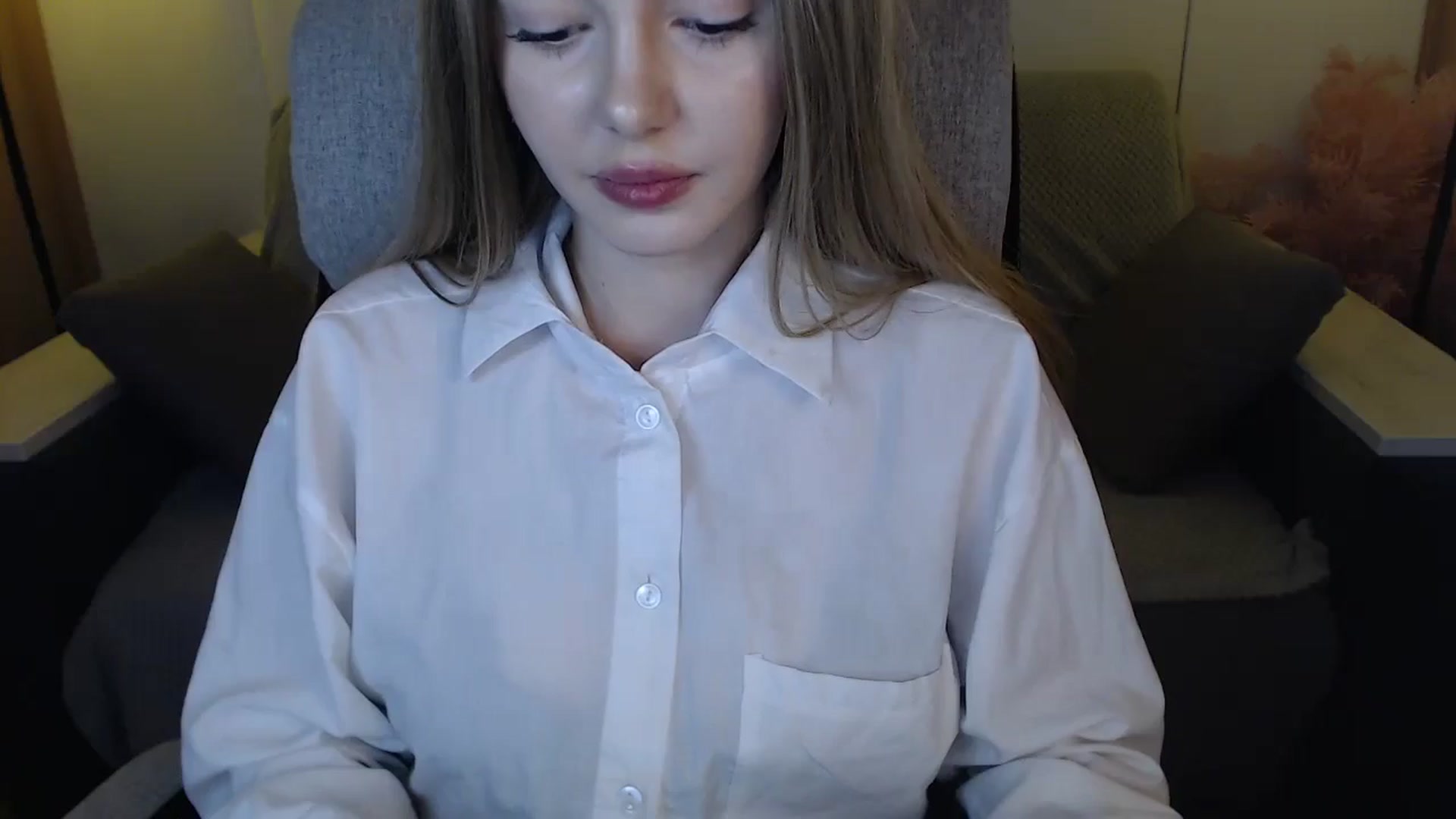 Gallery image thumbnail from SophieKing's myfreecams stream on, 01/05/2025, 14:09 image 1 of 20