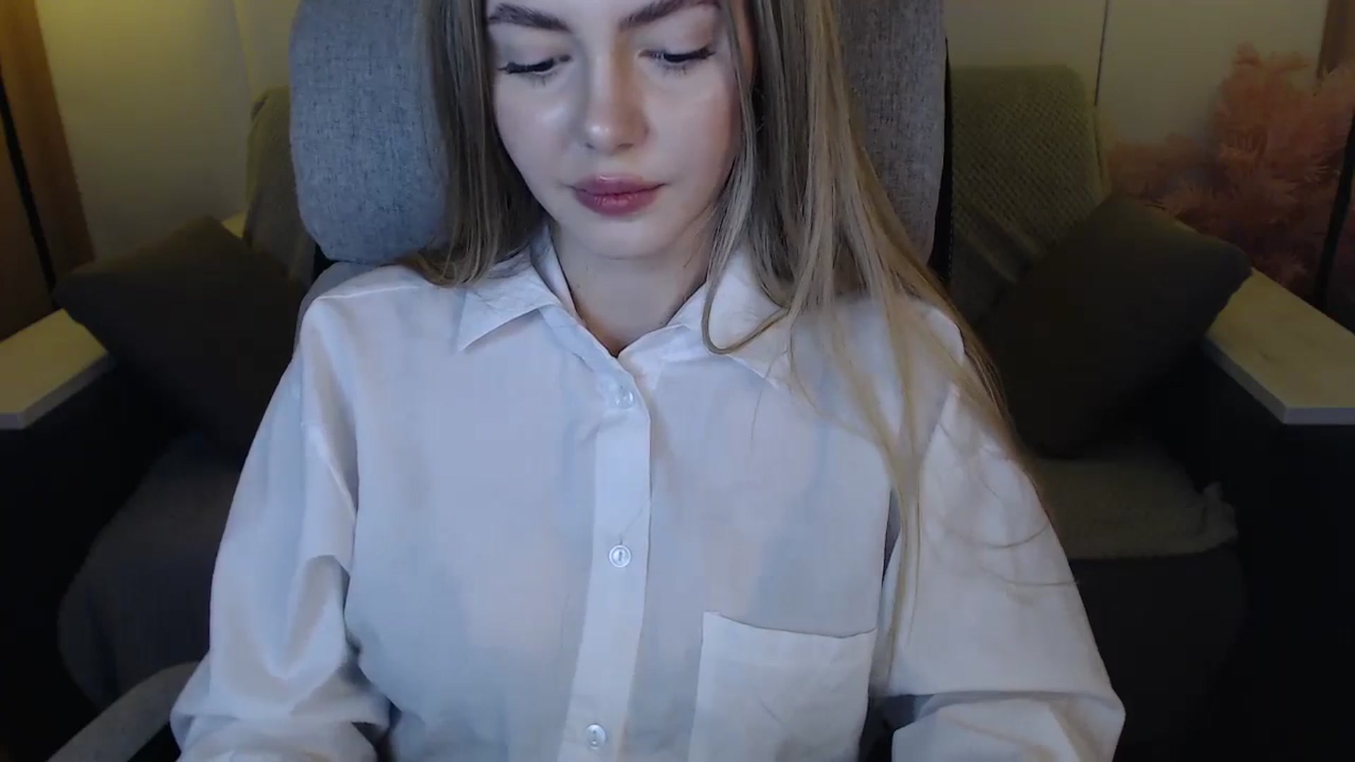 Gallery image thumbnail from SophieKing's myfreecams stream on, 01/05/2025, 14:09 image 7 of 20