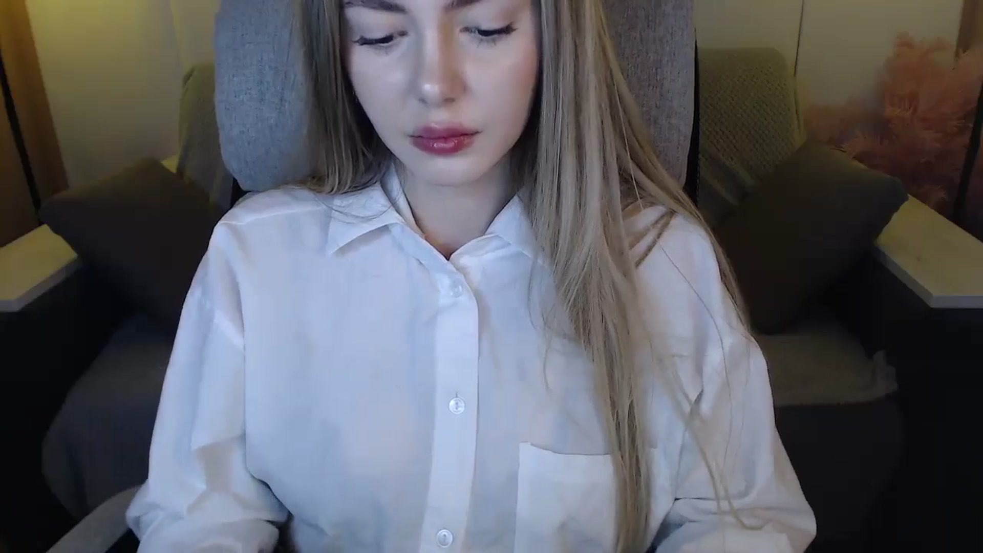 Gallery image thumbnail from SophieKing's myfreecams stream on, 01/05/2025, 14:09 image 13 of 20