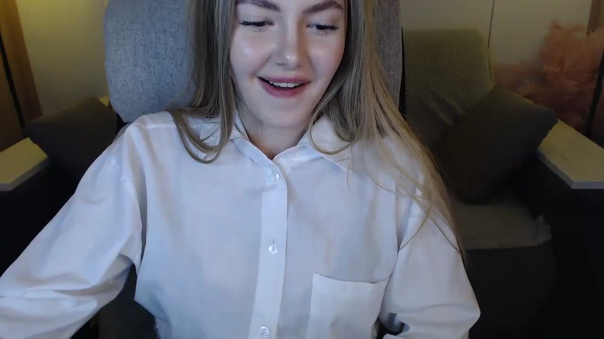 Gallery image thumbnail from SophieKing's myfreecams stream on, 01/05/2025, 14:09 image 6 of 20