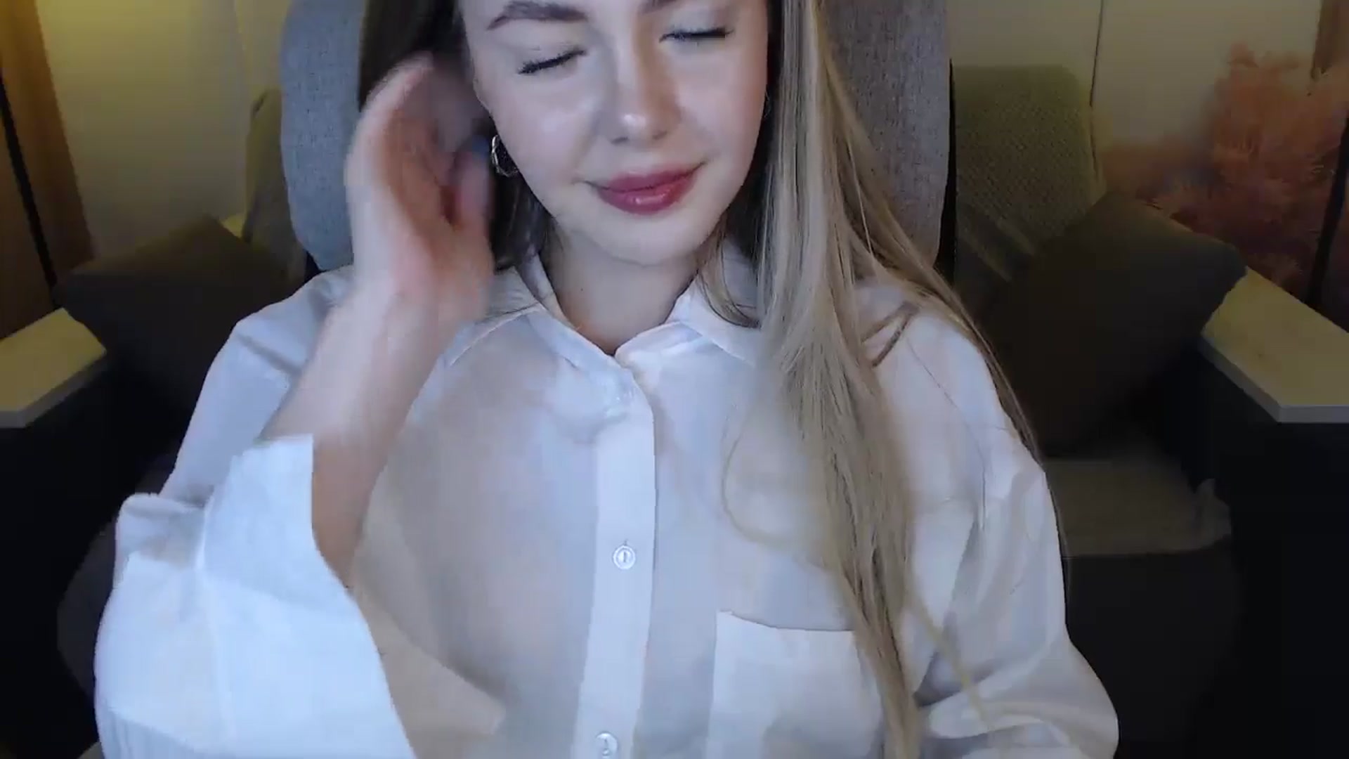 Gallery image thumbnail from SophieKing's myfreecams stream on, 01/05/2025, 14:09 image 14 of 20