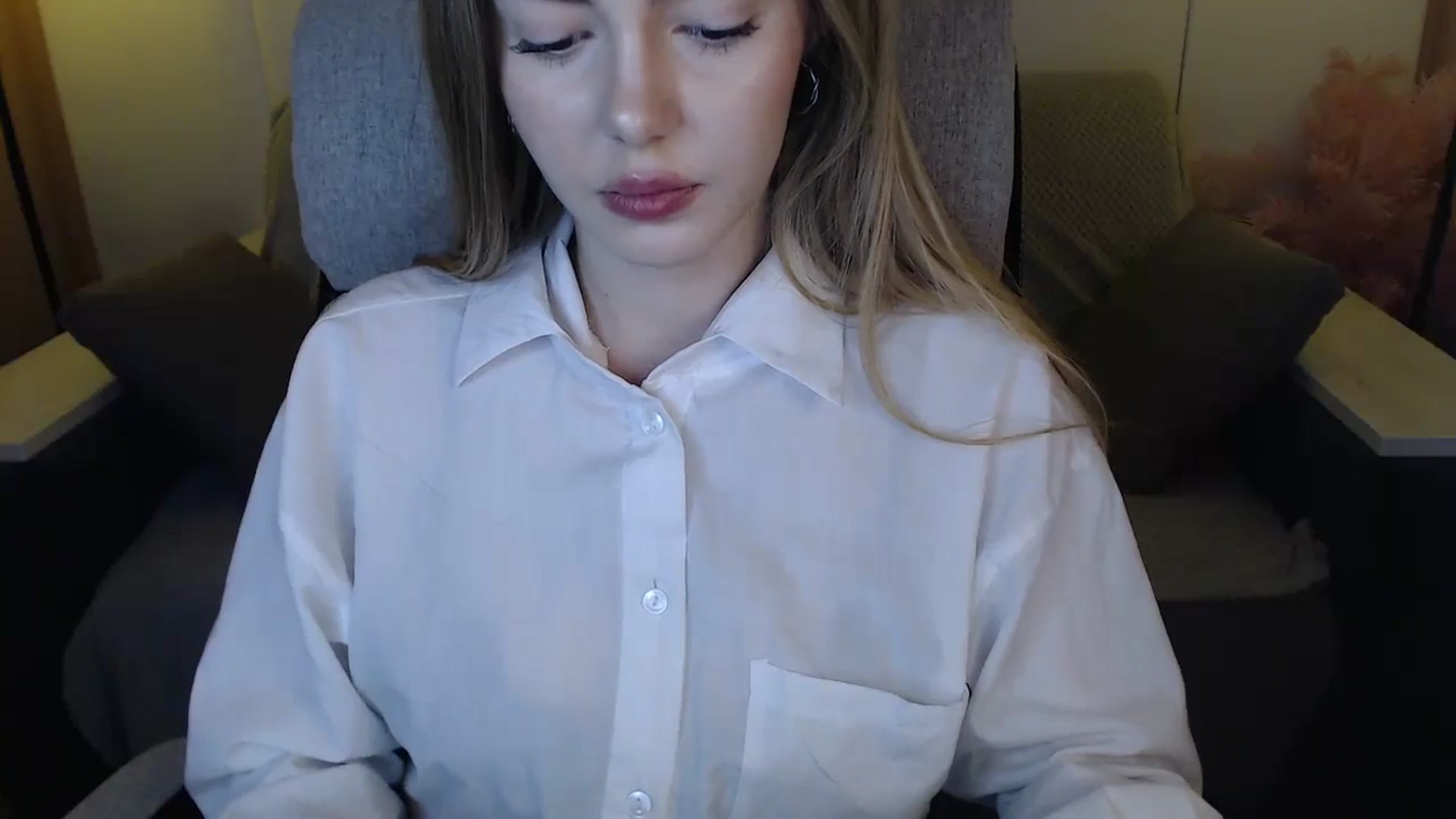 Gallery image thumbnail from SophieKing's myfreecams stream on, 01/05/2025, 14:09 image 2 of 20