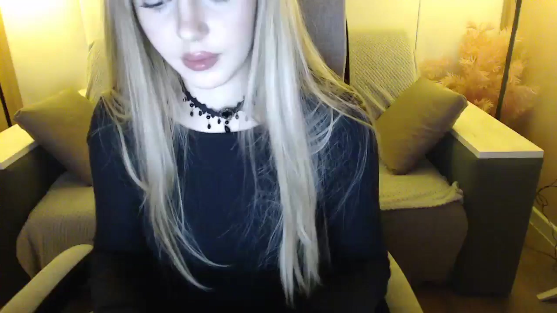 Gallery image thumbnail from SophieKing's myfreecams stream on, 01/06/2025, 10:49 image 1 of 20