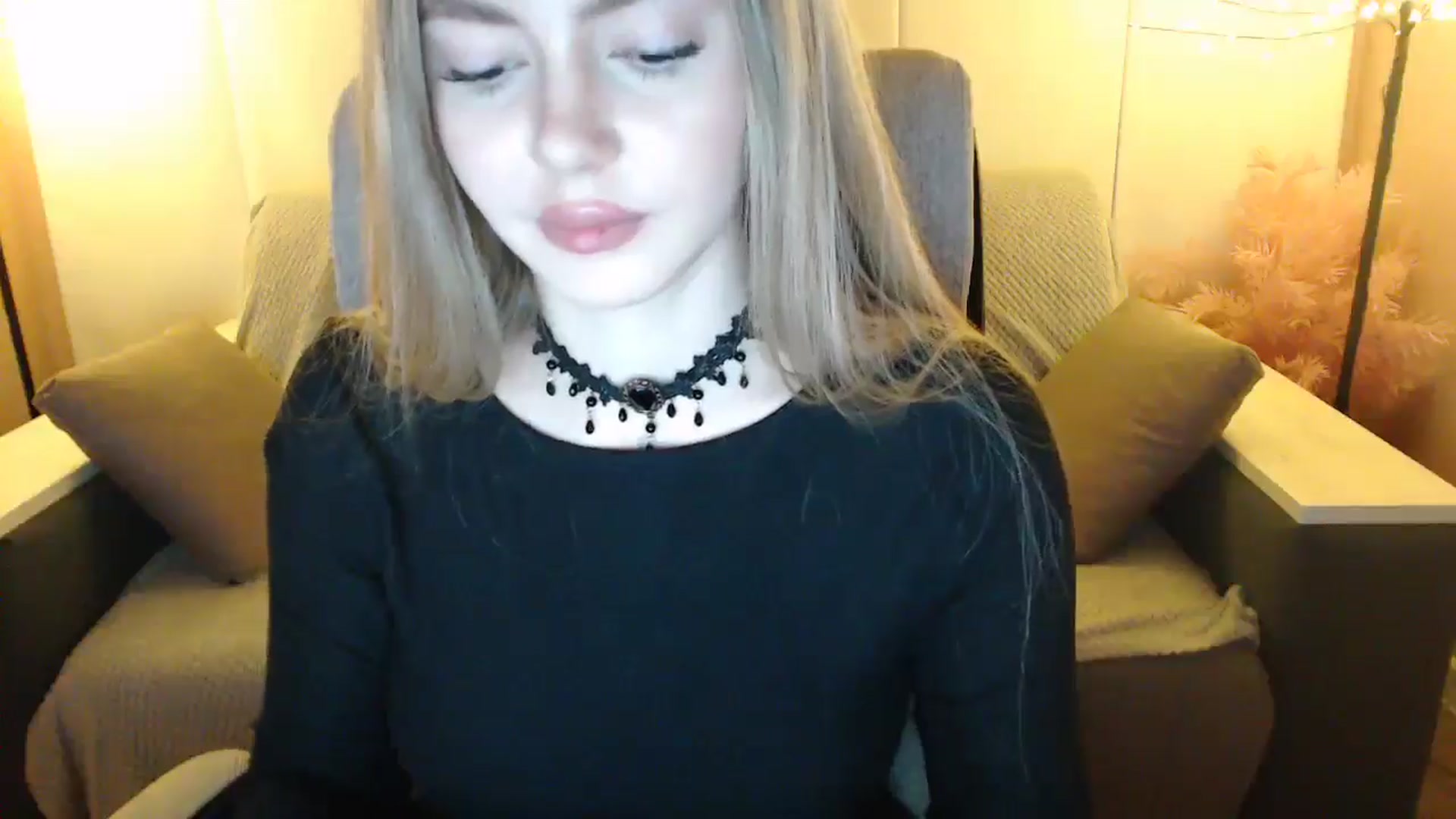 Gallery image thumbnail from SophieKing's myfreecams stream on, 01/06/2025, 10:49 image 17 of 20