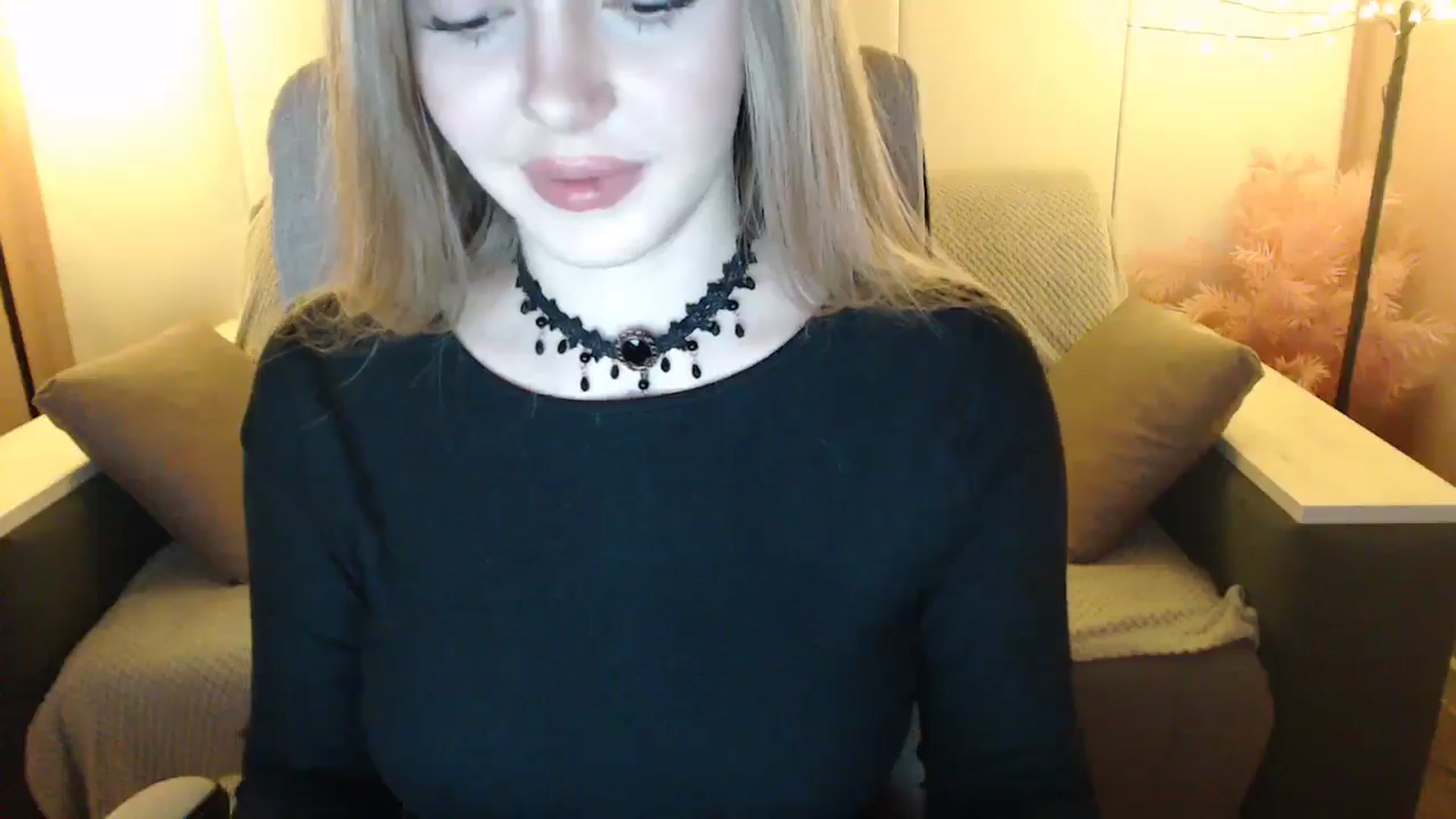 Gallery image thumbnail from SophieKing's myfreecams stream on, 01/06/2025, 10:49 image 15 of 20