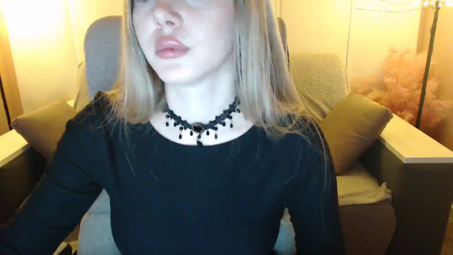Gallery image thumbnail from SophieKing's myfreecams stream on, 01/06/2025, 10:49 image 18 of 20