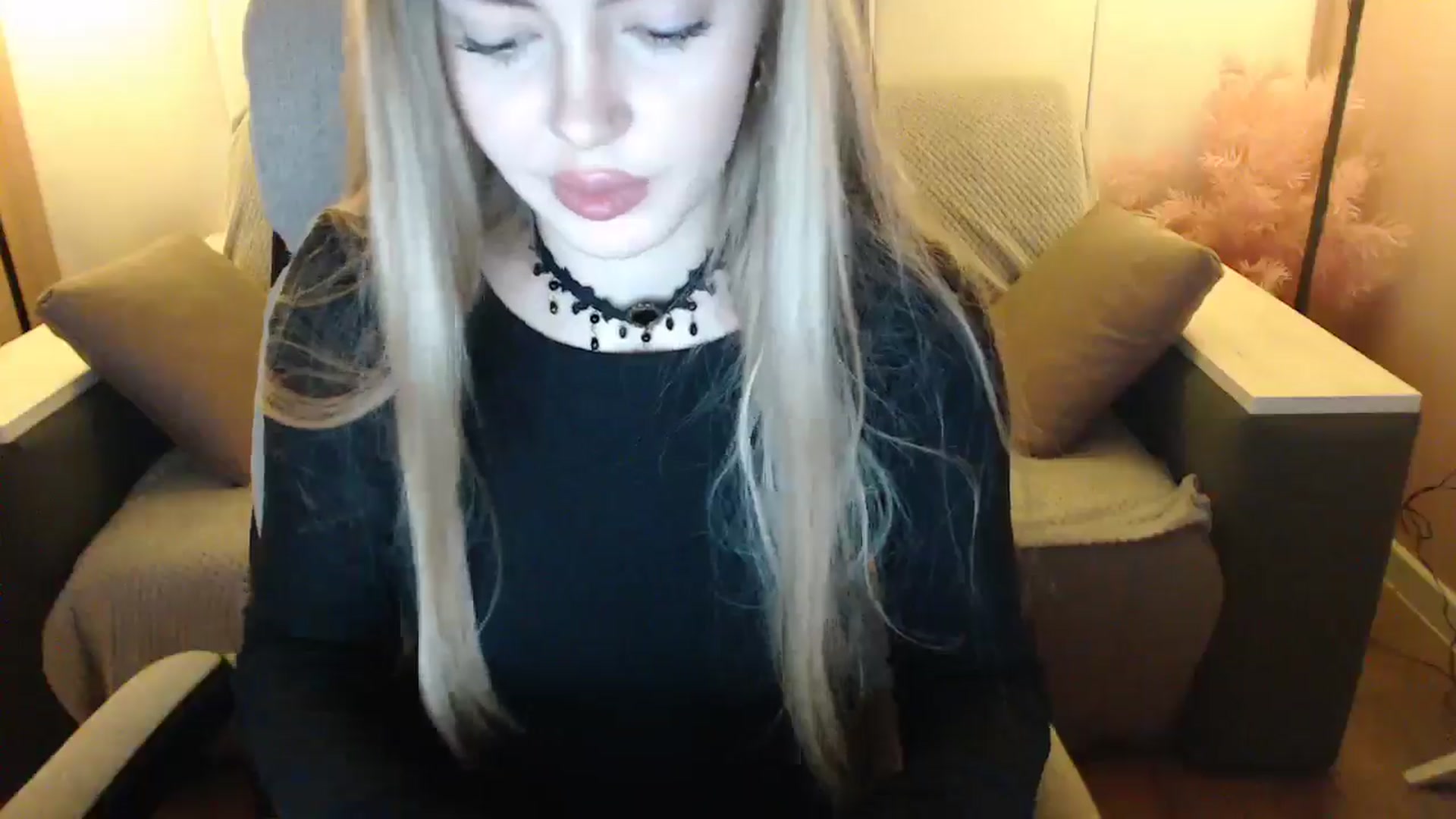 Gallery image thumbnail from SophieKing's myfreecams stream on, 01/06/2025, 10:49 image 5 of 20