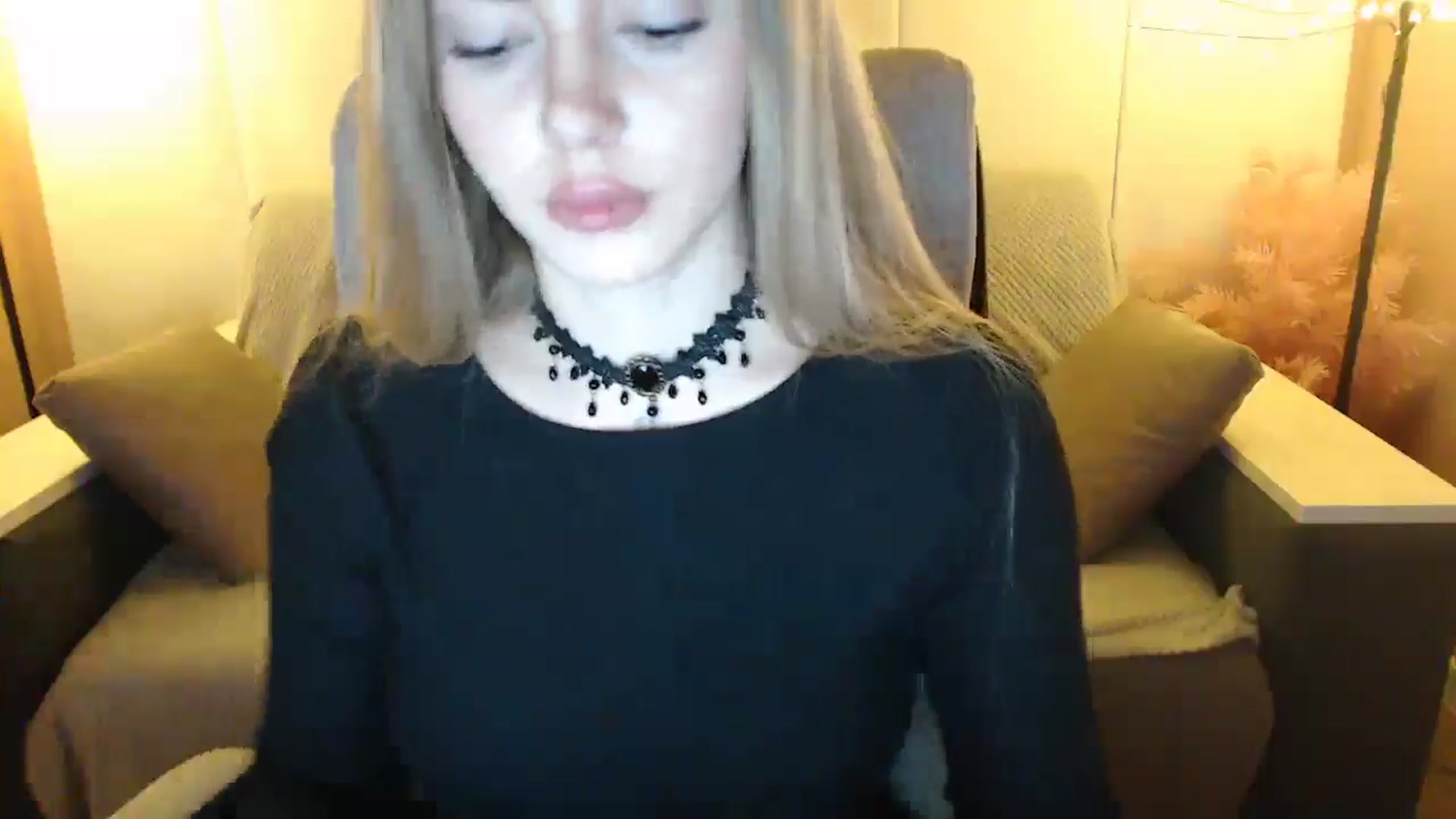 Gallery image thumbnail from SophieKing's myfreecams stream on, 01/06/2025, 10:49 image 16 of 20
