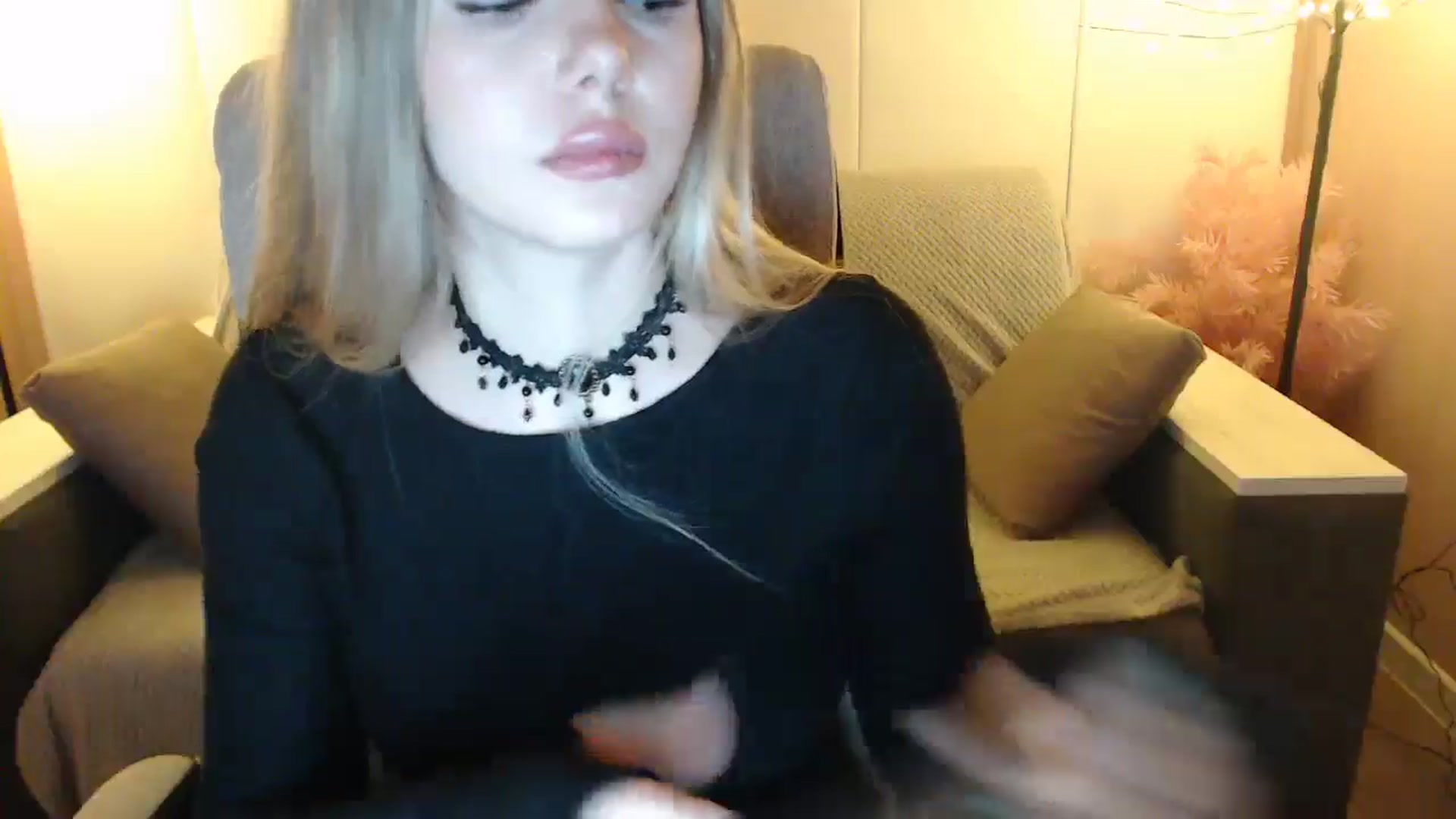 Gallery image thumbnail from SophieKing's myfreecams stream on, 01/06/2025, 10:49 image 12 of 20