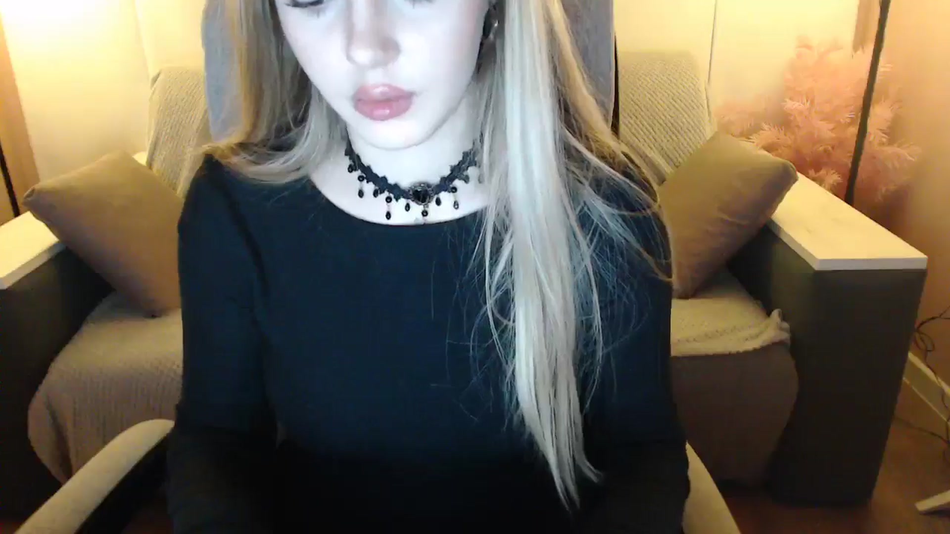 Gallery image thumbnail from SophieKing's myfreecams stream on, 01/06/2025, 10:49 image 2 of 20
