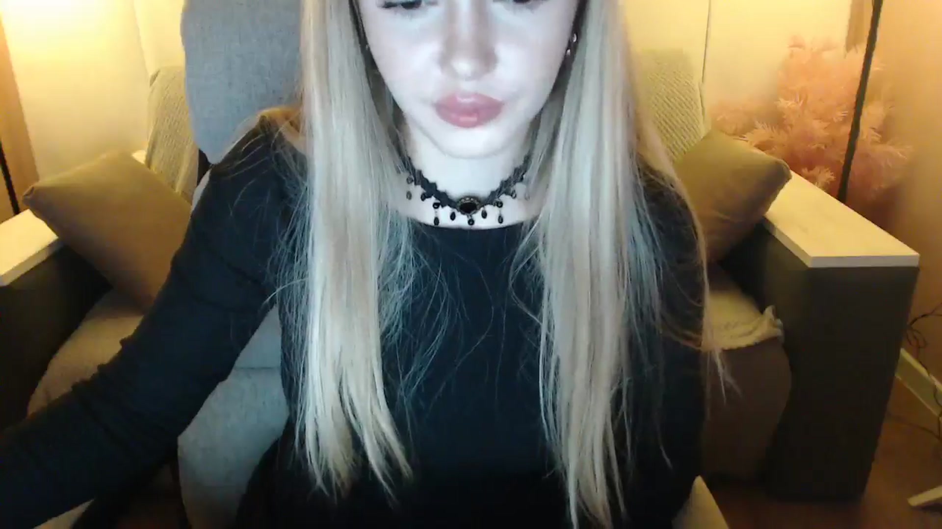 Gallery image thumbnail from SophieKing's myfreecams stream on, 01/06/2025, 10:49 image 8 of 20