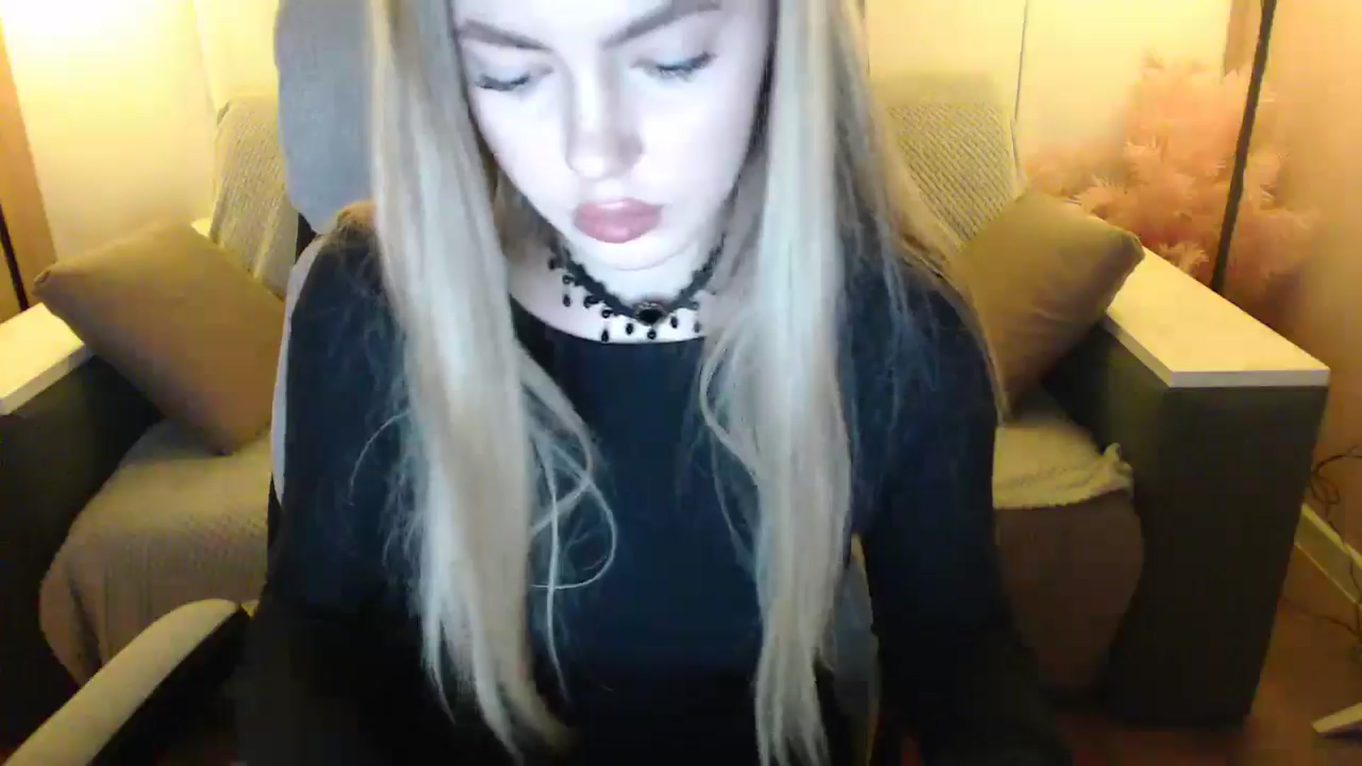 Gallery image thumbnail from SophieKing's myfreecams stream on, 01/06/2025, 10:49 image 7 of 20