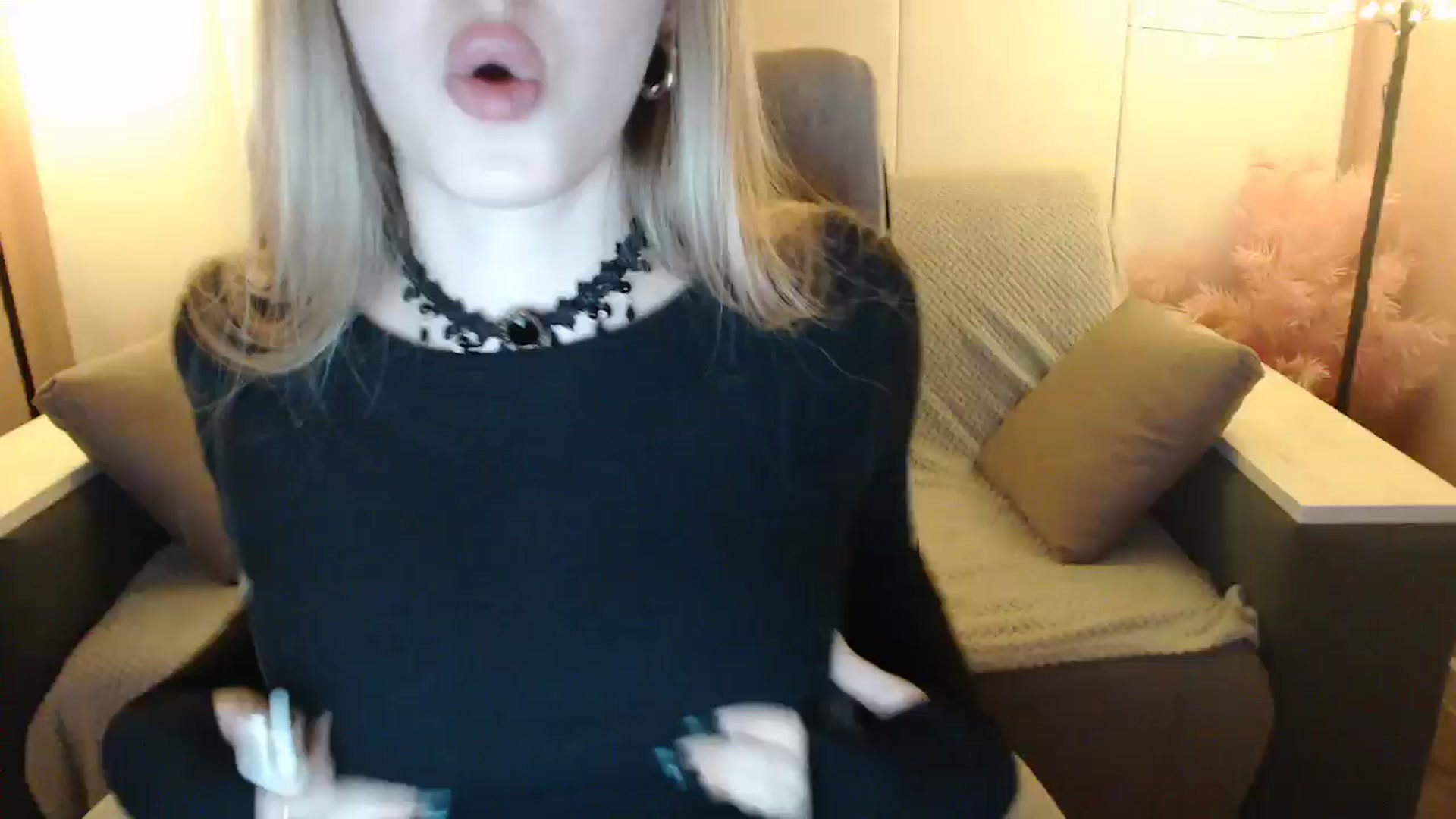 Gallery image thumbnail from SophieKing's myfreecams stream on, 01/06/2025, 10:49 image 19 of 20
