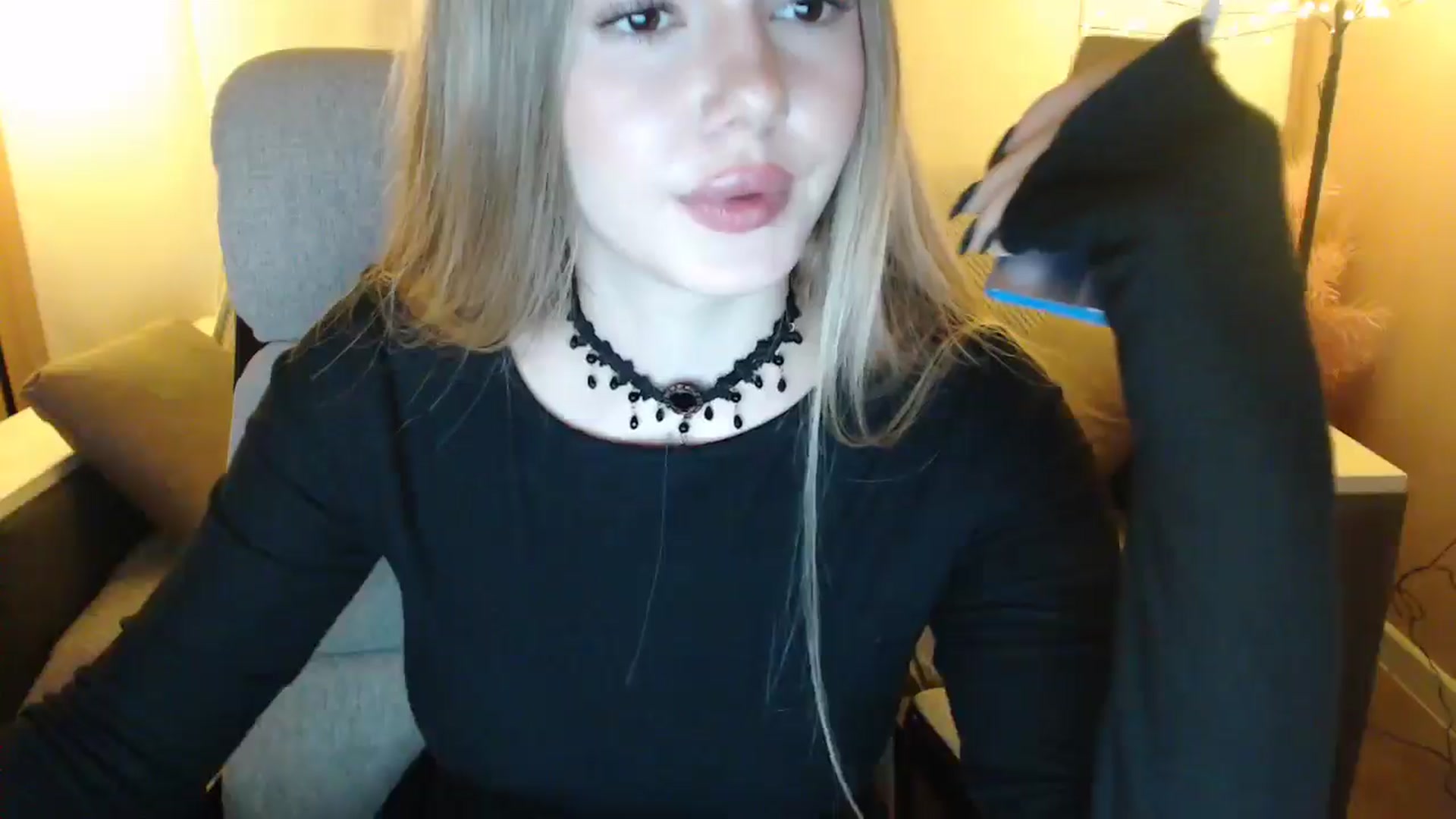 Gallery image thumbnail from SophieKing's myfreecams stream on, 01/06/2025, 10:49 image 13 of 20