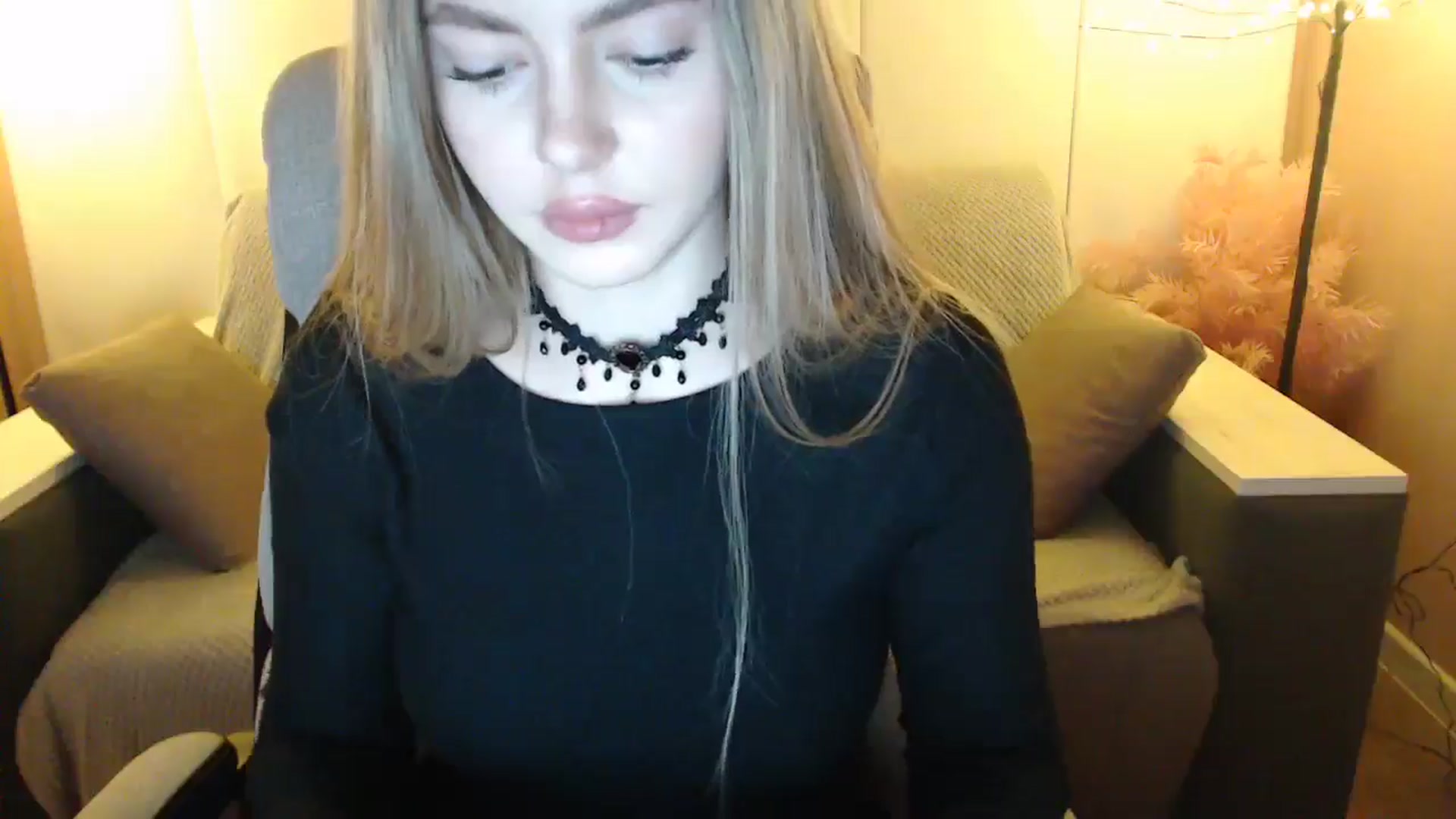Gallery image thumbnail from SophieKing's myfreecams stream on, 01/06/2025, 10:49 image 14 of 20