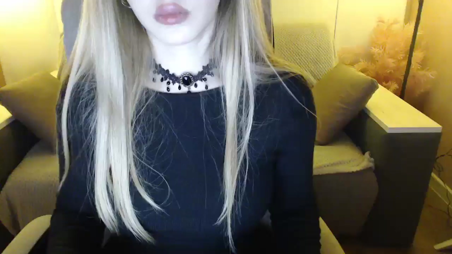 Gallery image thumbnail from SophieKing's myfreecams stream on, 01/06/2025, 11:48 image 17 of 20