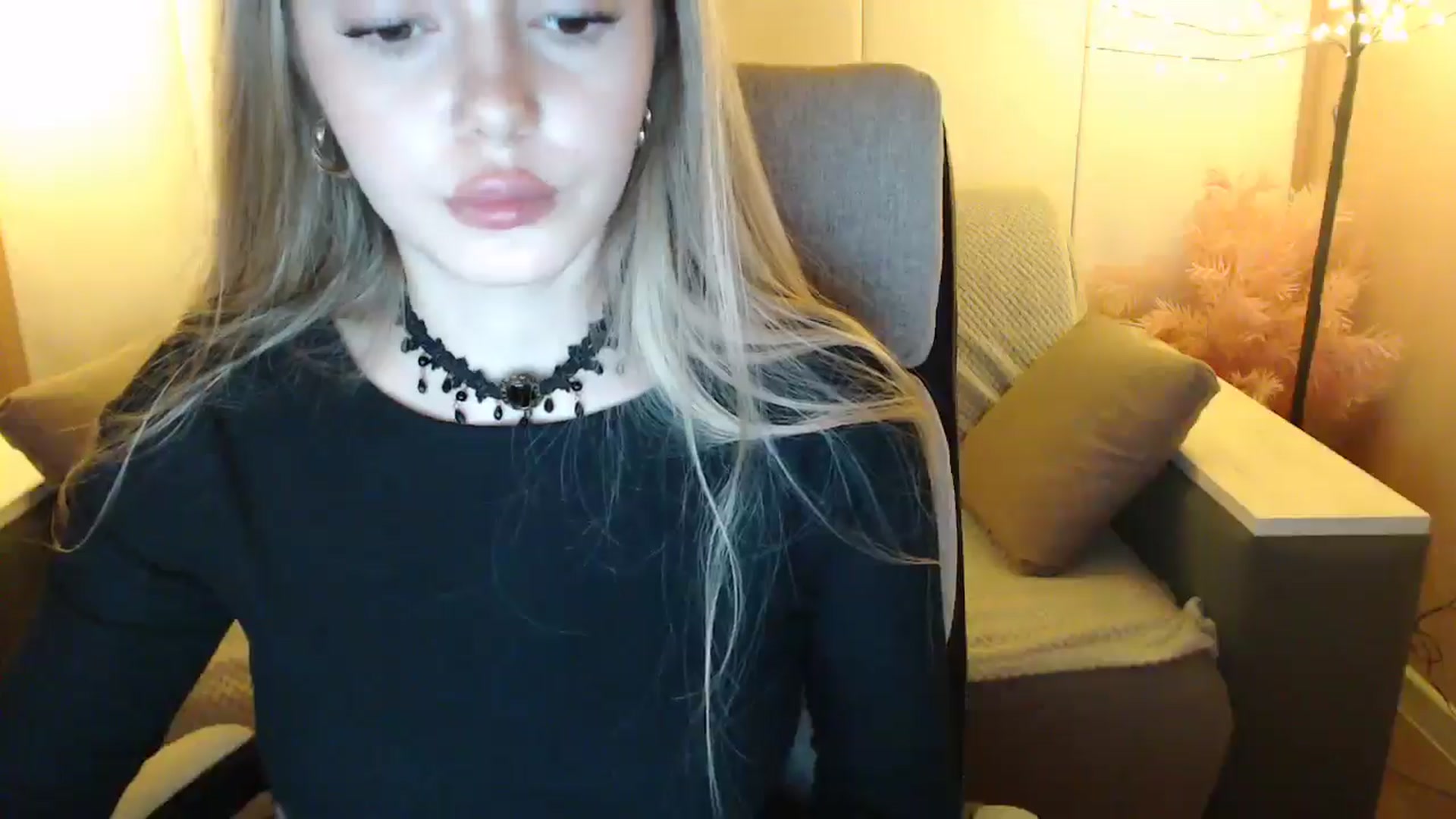 Gallery image thumbnail from SophieKing's myfreecams stream on, 01/06/2025, 11:48 image 13 of 20