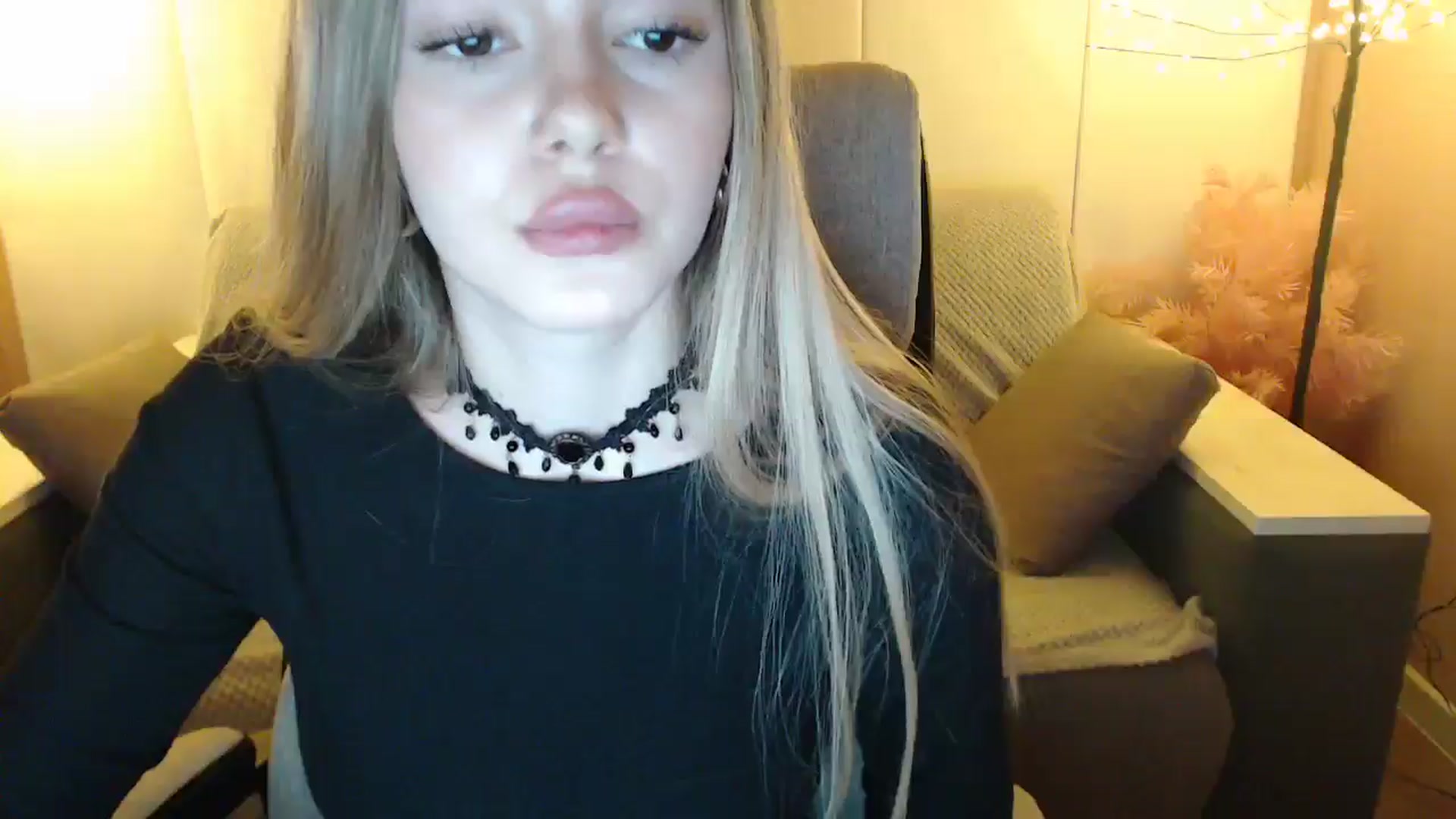 Gallery image thumbnail from SophieKing's myfreecams stream on, 01/06/2025, 11:48 image 5 of 20