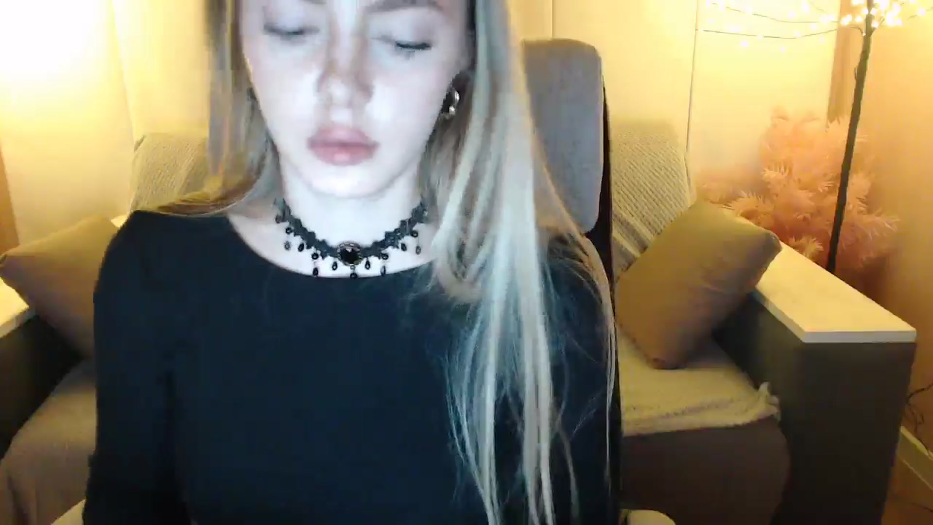 Gallery image thumbnail from SophieKing's myfreecams stream on, 01/06/2025, 11:48 image 6 of 20