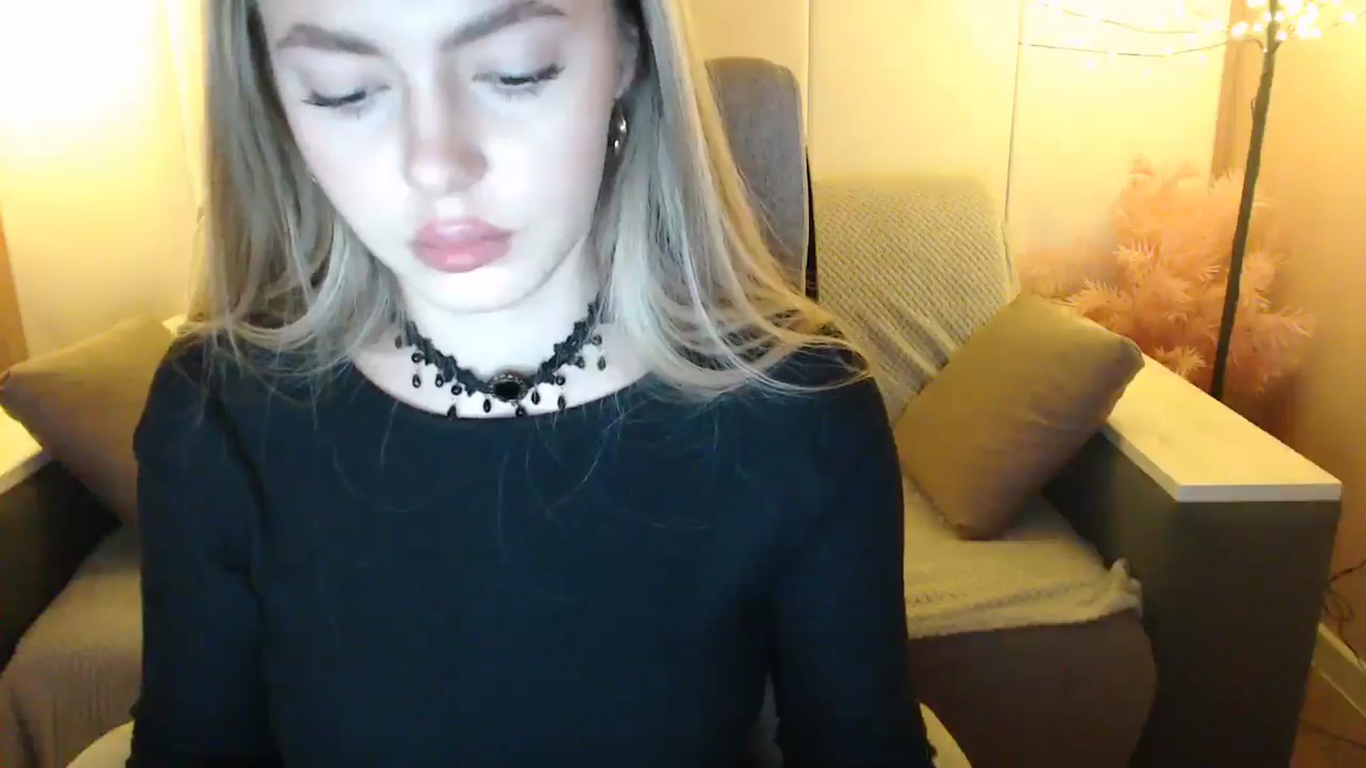 Gallery image thumbnail from SophieKing's myfreecams stream on, 01/06/2025, 11:48 image 8 of 20