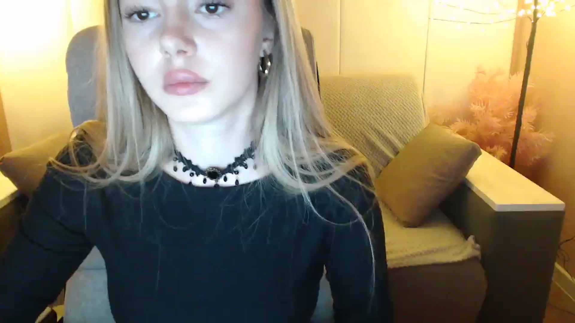 Gallery image thumbnail from SophieKing's myfreecams stream on, 01/06/2025, 11:48 image 11 of 20