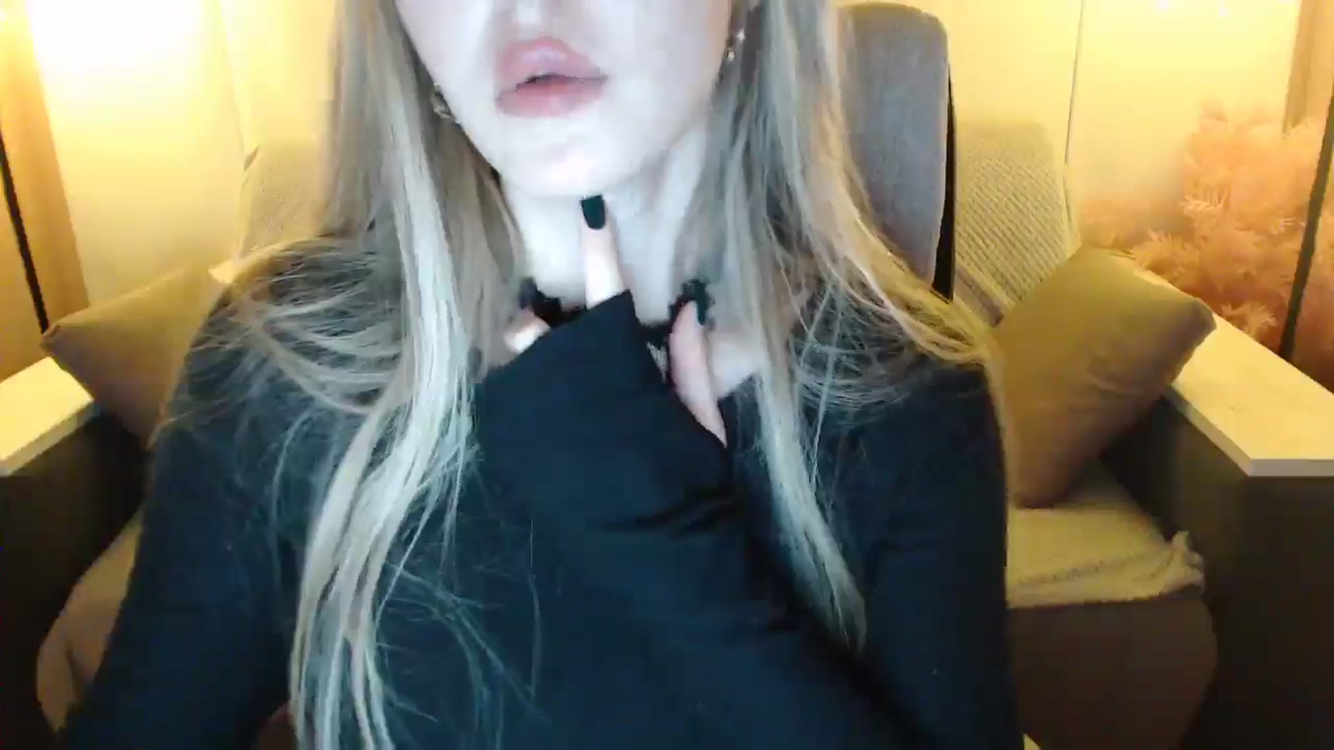 Gallery image thumbnail from SophieKing's myfreecams stream on, 01/06/2025, 13:00 image 6 of 20