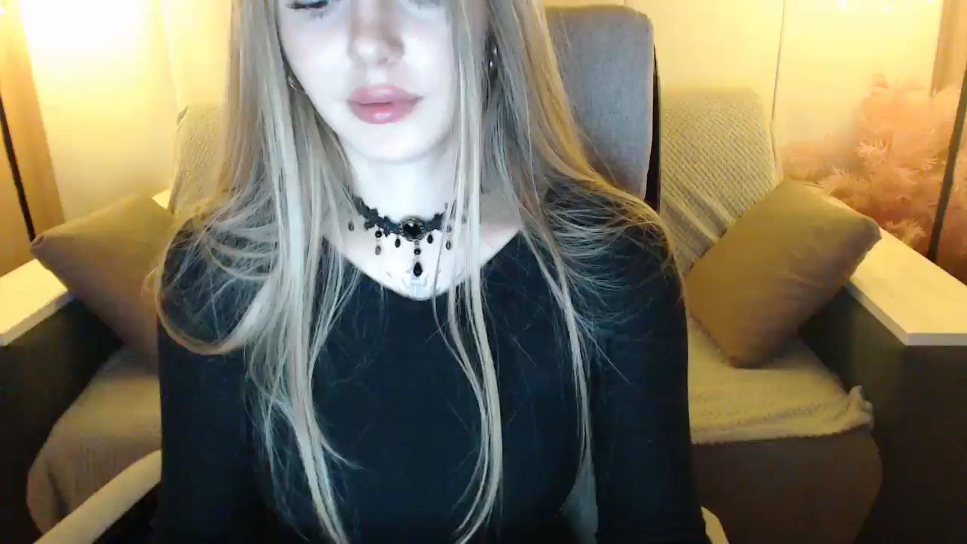 Gallery image thumbnail from SophieKing's myfreecams stream on, 01/06/2025, 13:00 image 5 of 20
