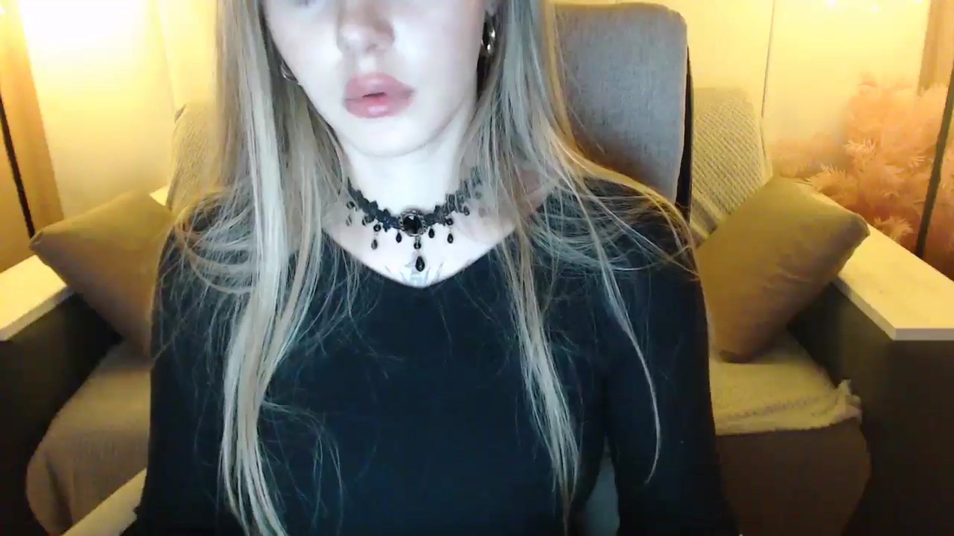 Gallery image thumbnail from SophieKing's myfreecams stream on, 01/06/2025, 13:00 image 8 of 20