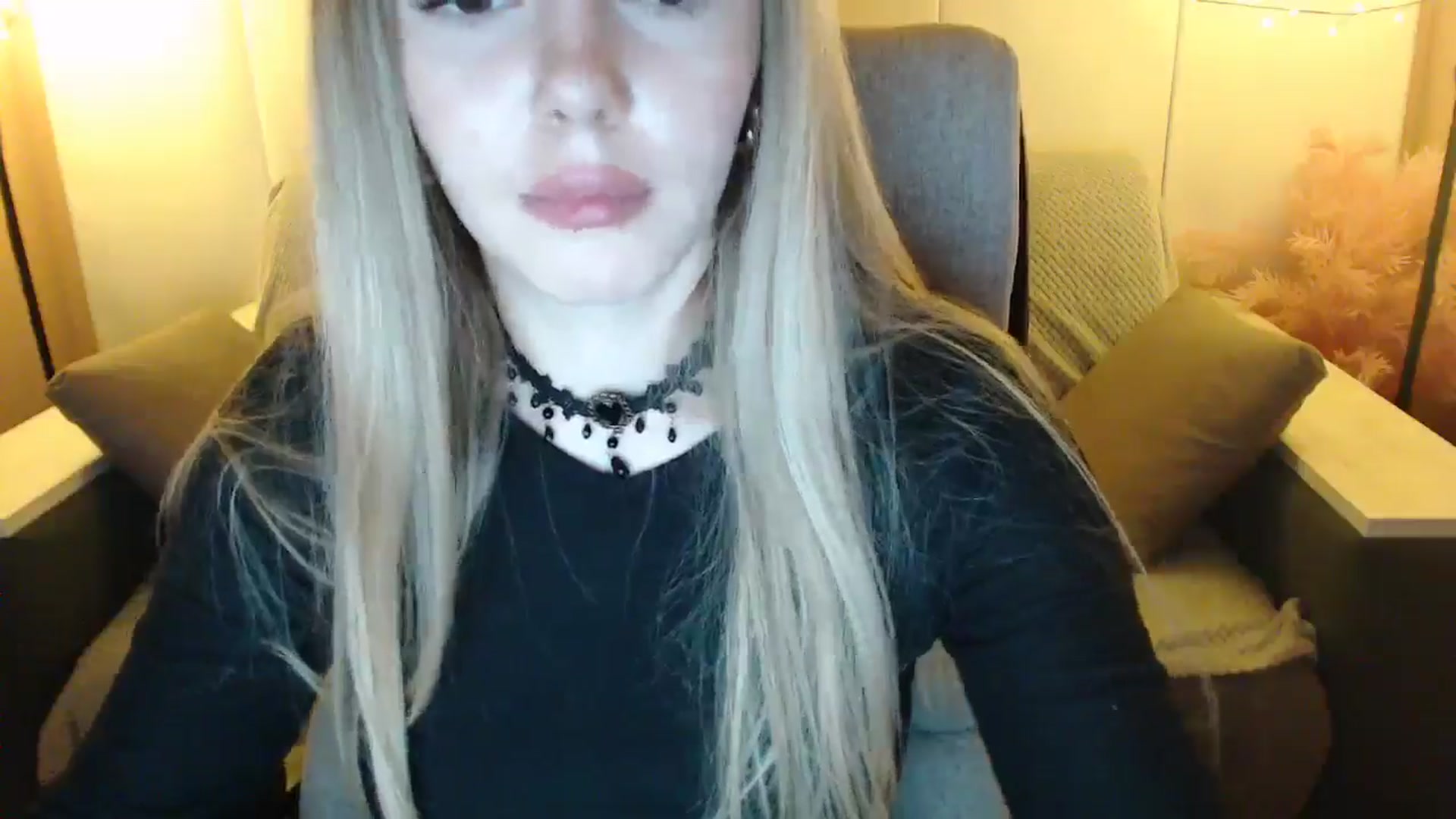 Gallery image thumbnail from SophieKing's myfreecams stream on, 01/06/2025, 13:00 image 20 of 20