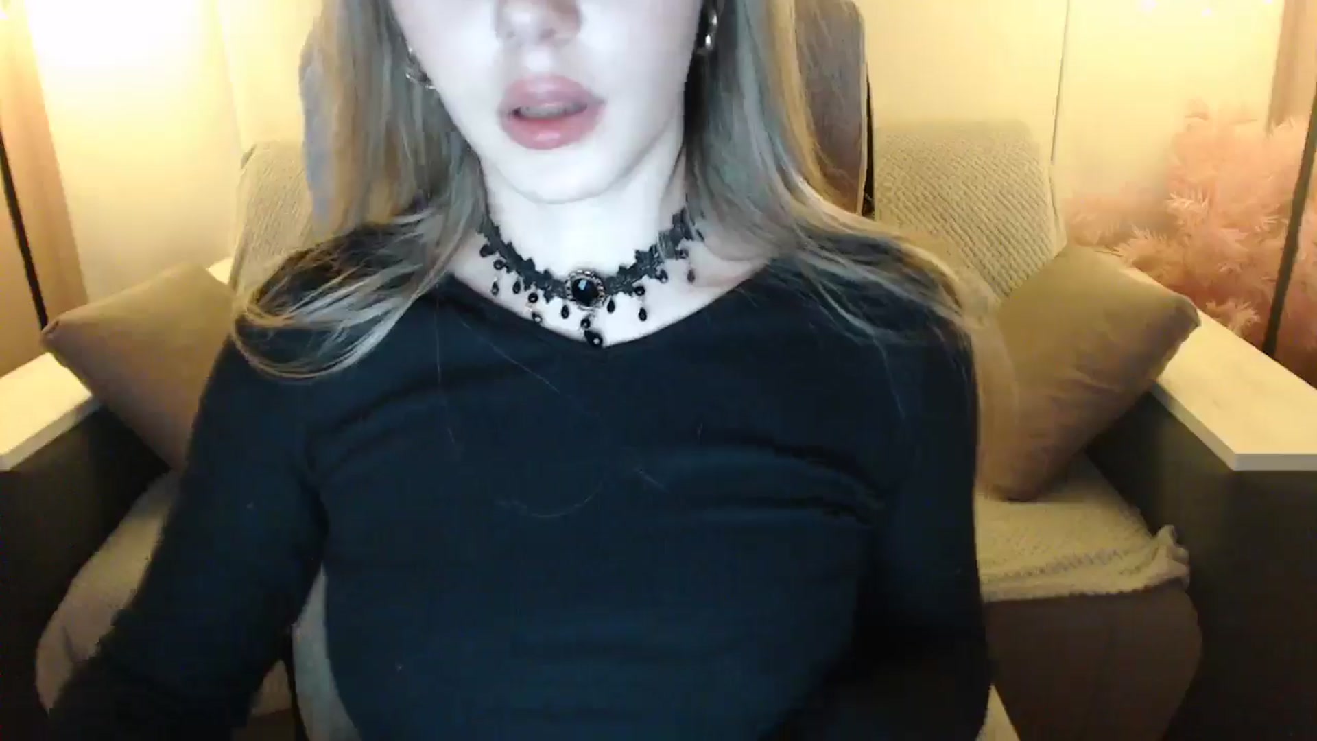 Gallery image thumbnail from SophieKing's myfreecams stream on, 01/06/2025, 13:00 image 13 of 20