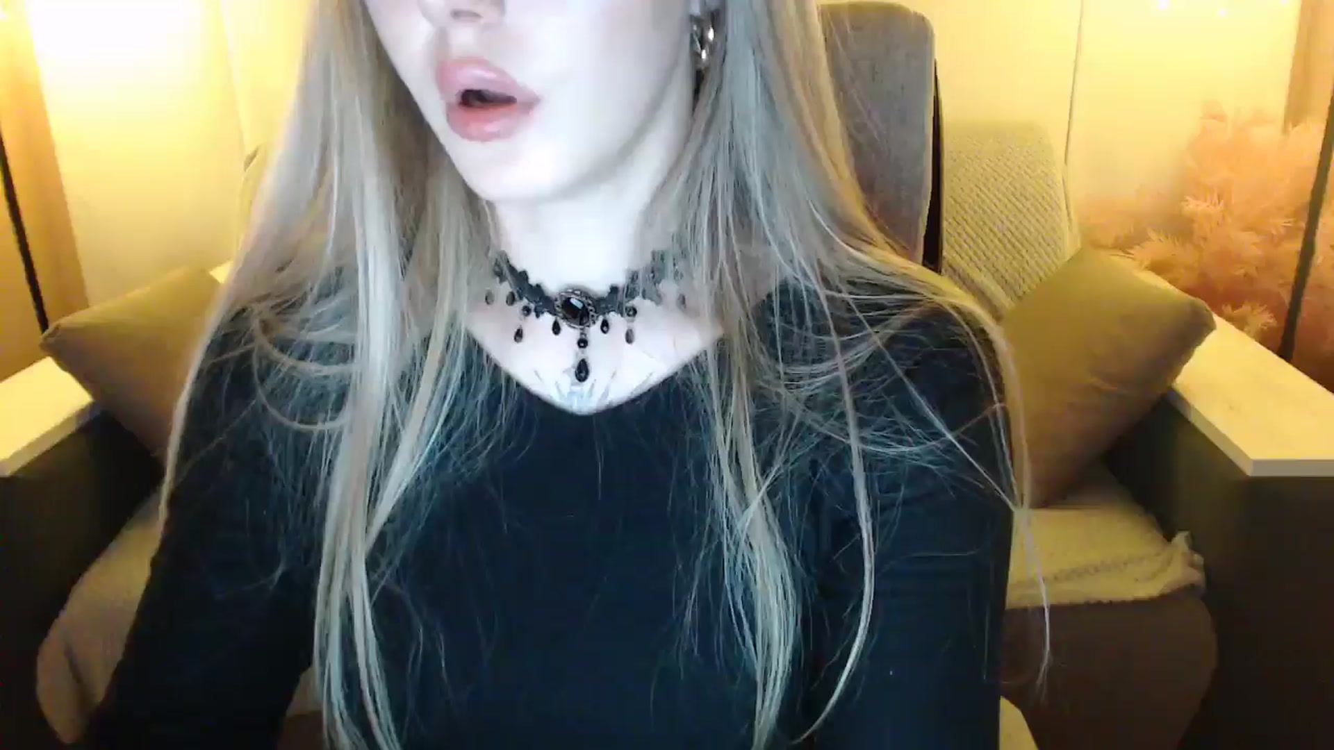 Gallery image thumbnail from SophieKing's myfreecams stream on, 01/06/2025, 13:00 image 11 of 20