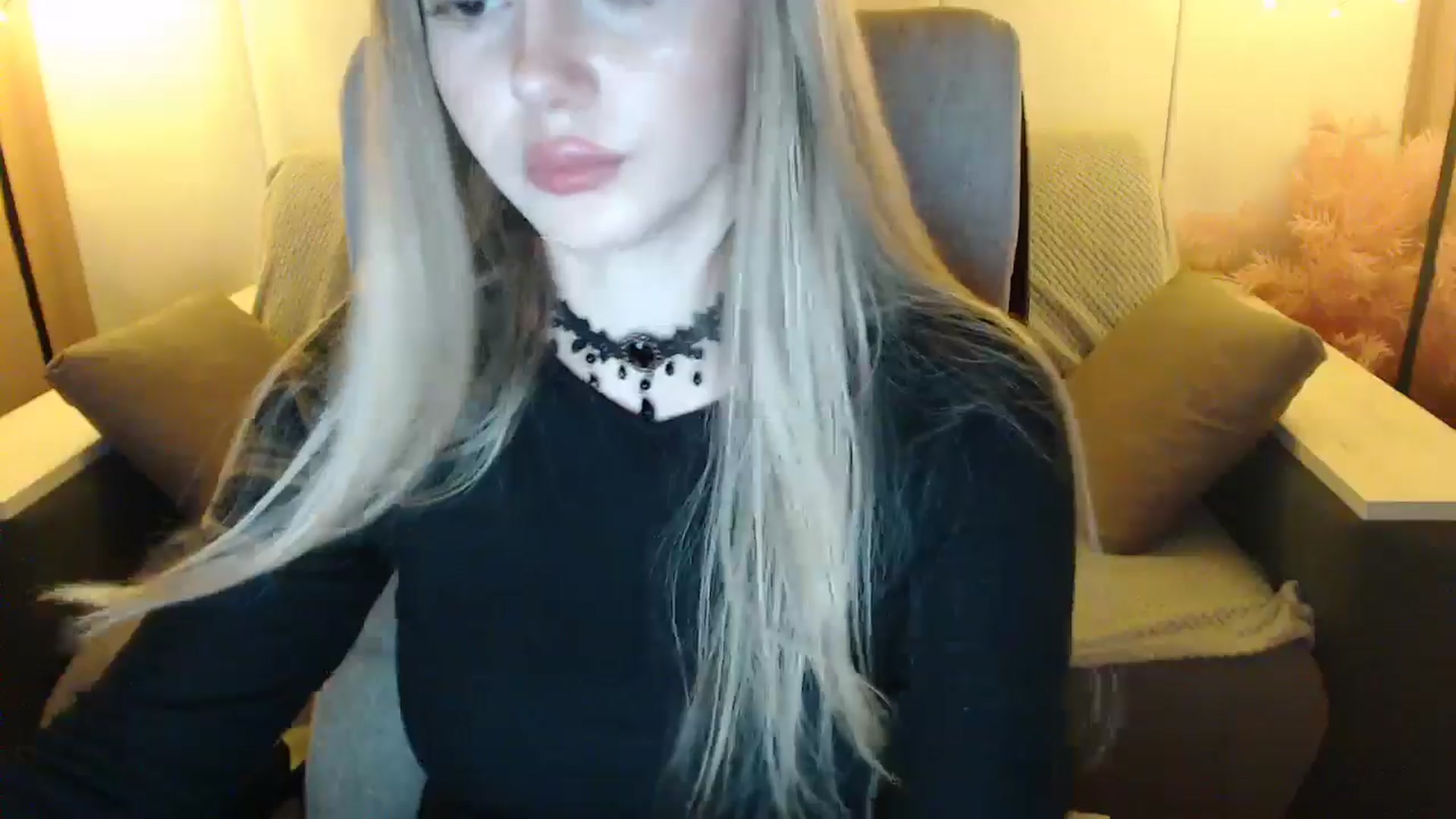 Gallery image thumbnail from SophieKing's myfreecams stream on, 01/06/2025, 13:00 image 19 of 20