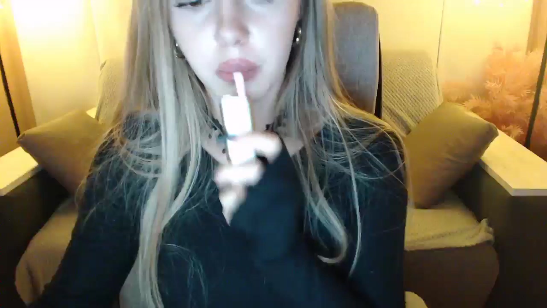 Gallery image thumbnail from SophieKing's myfreecams stream on, 01/06/2025, 13:00 image 9 of 20