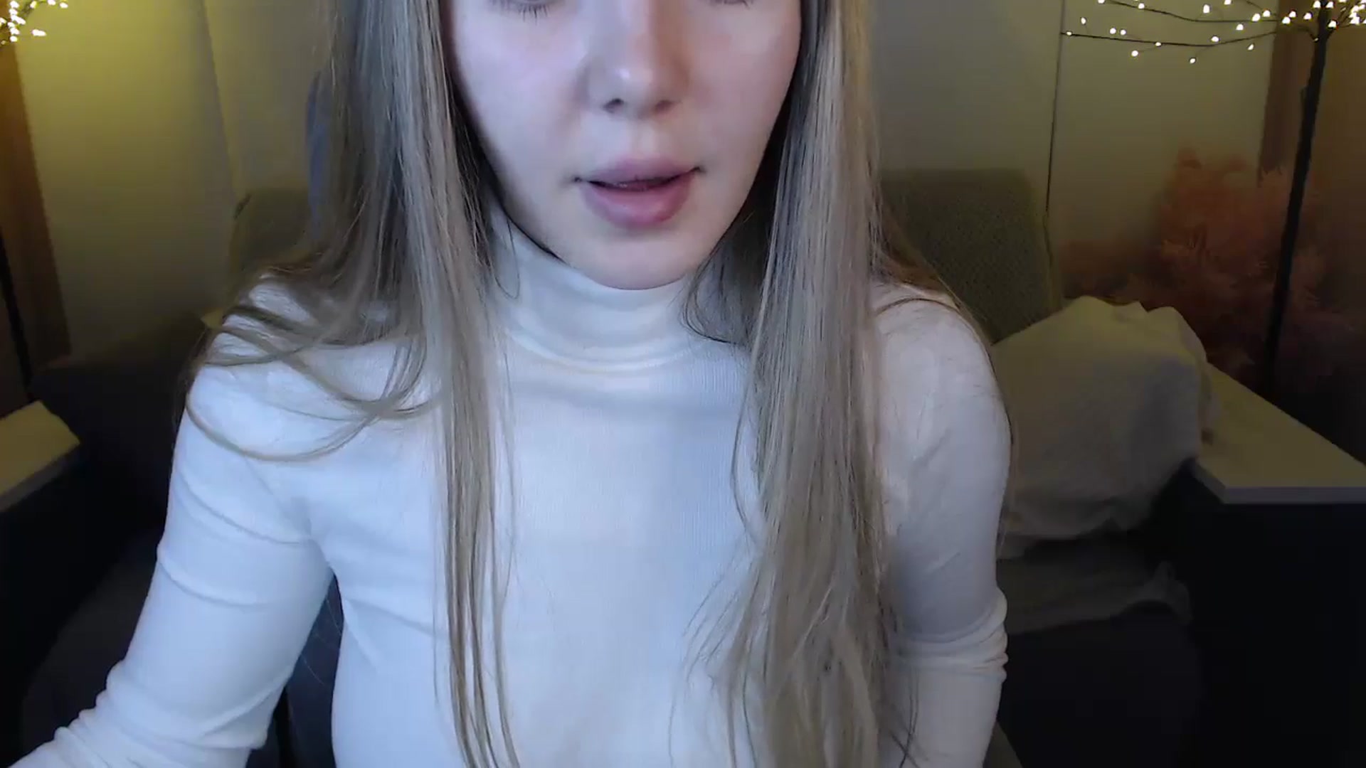 Gallery image thumbnail from SophieKing's myfreecams stream on, 01/07/2025, 09:36 image 8 of 20