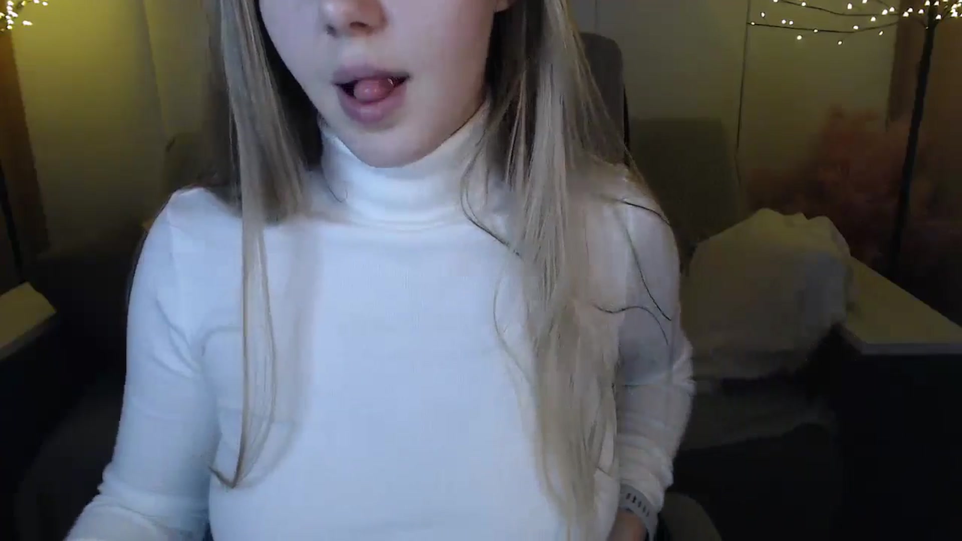 Gallery image thumbnail from SophieKing's myfreecams stream on, 01/07/2025, 09:36 image 15 of 20