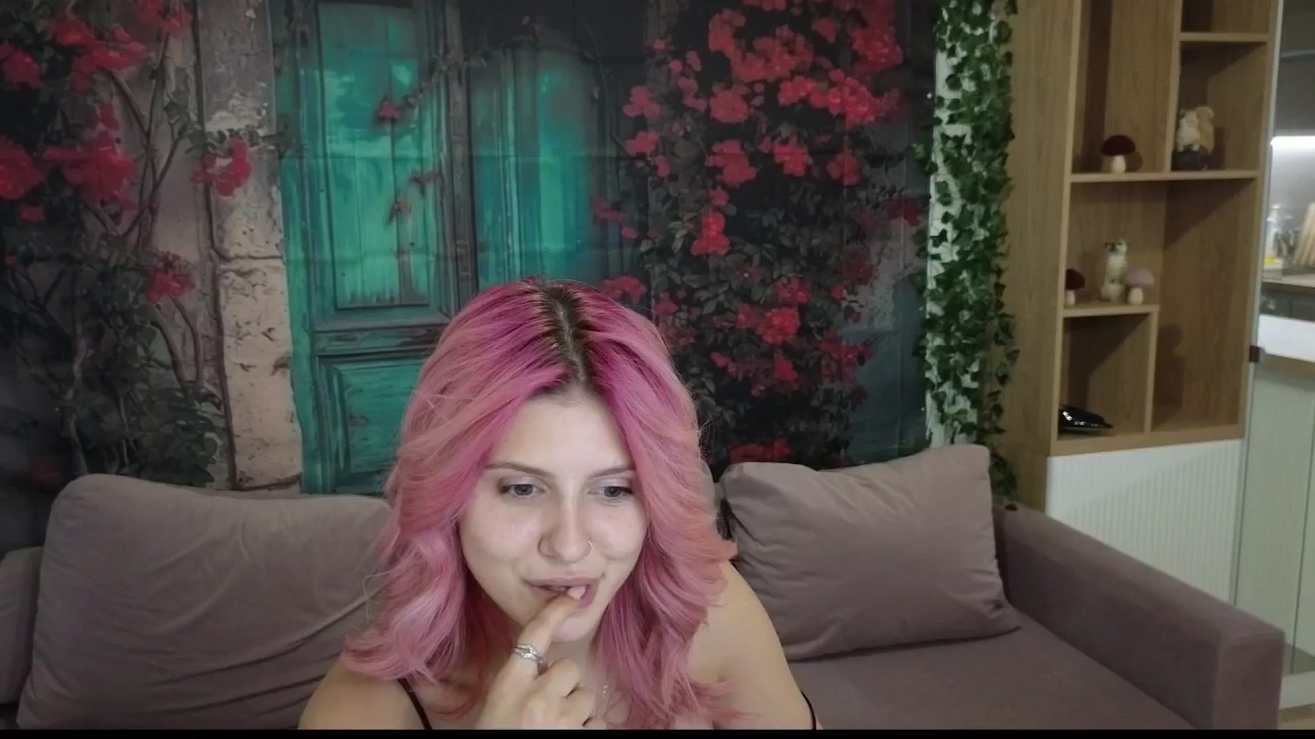 Gallery image thumbnail from SophieReyX's myfreecams stream on, 09/27/2024, 15:35 image 2 of 20