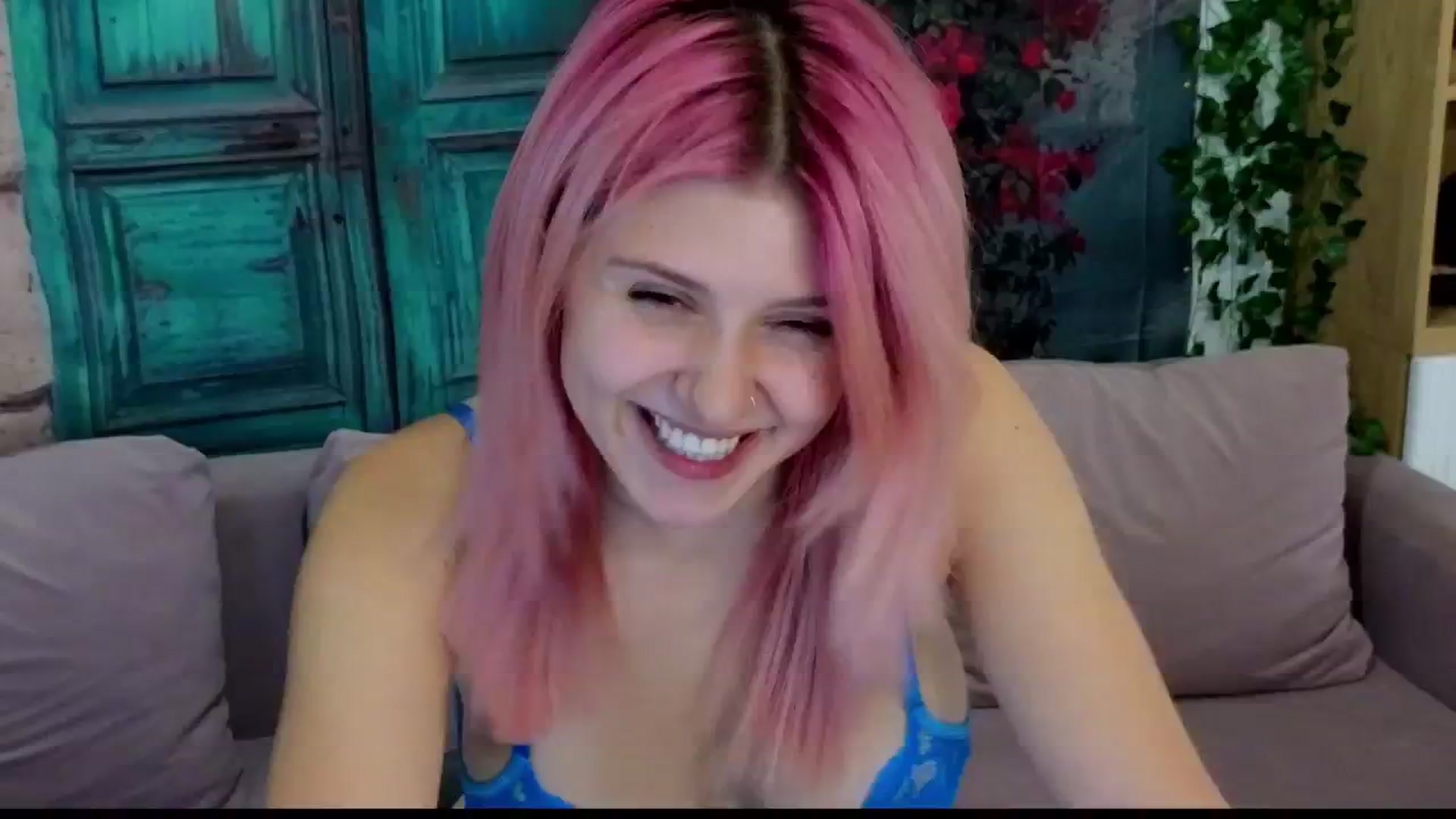 Gallery image thumbnail from SophieReyX's myfreecams stream on, 10/07/2024, 11:51 image 9 of 20